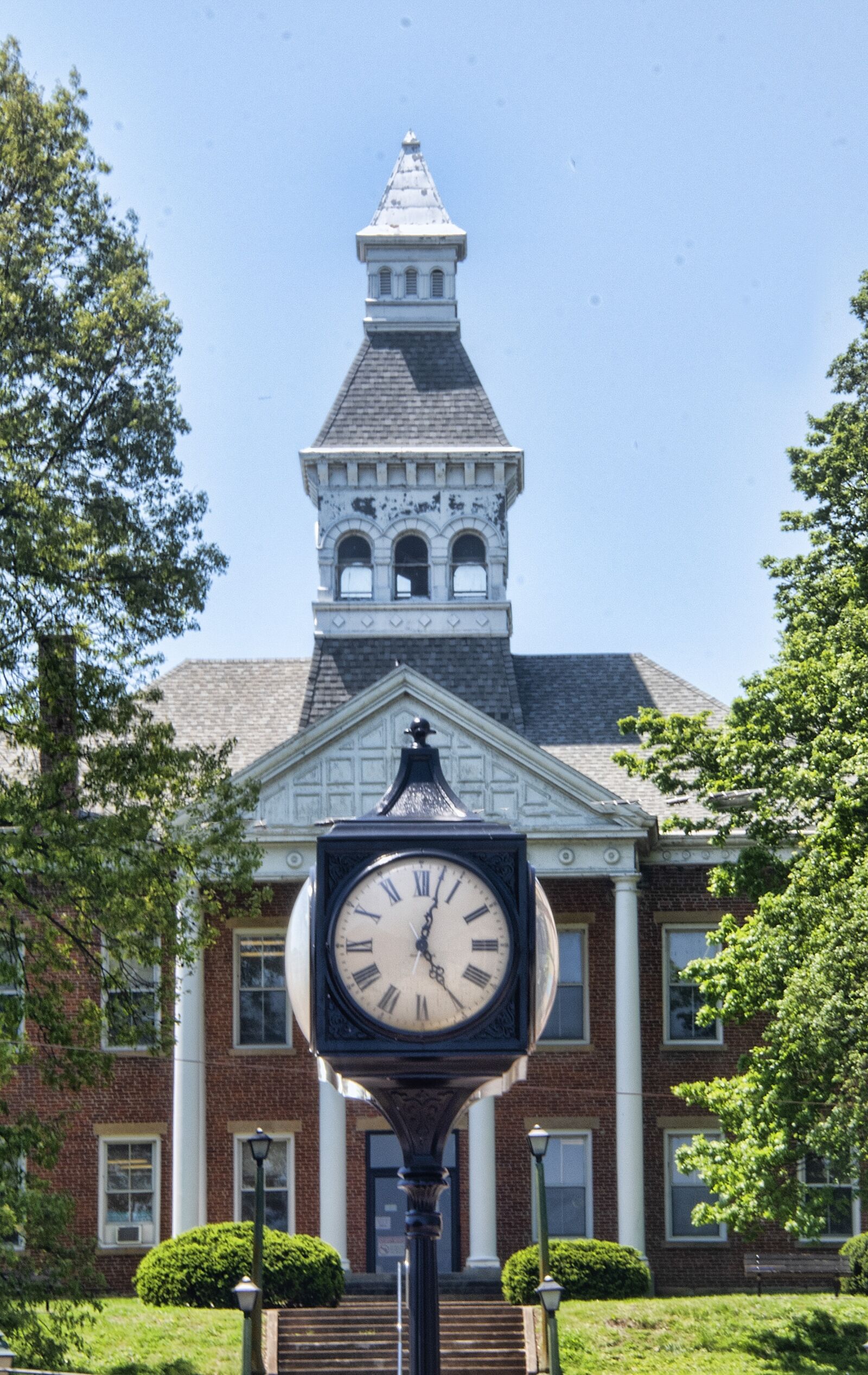Nikon D850 sample photo. Courthouse, clock, court photography