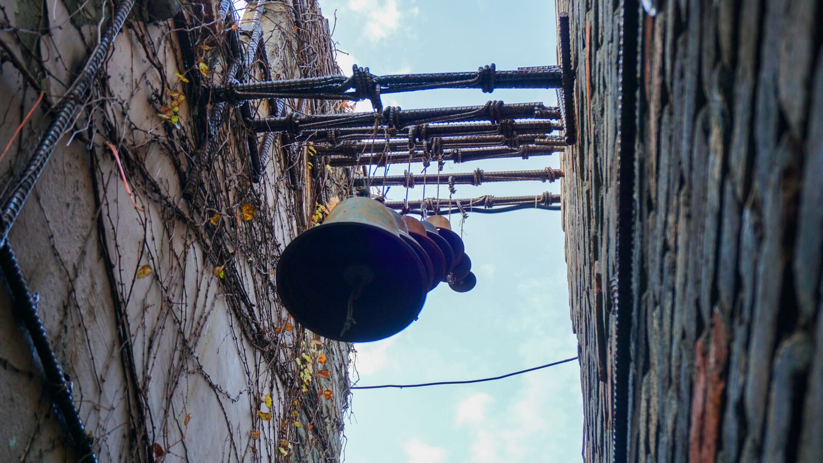 Sony a6000 sample photo. Alley, wall, bells photography