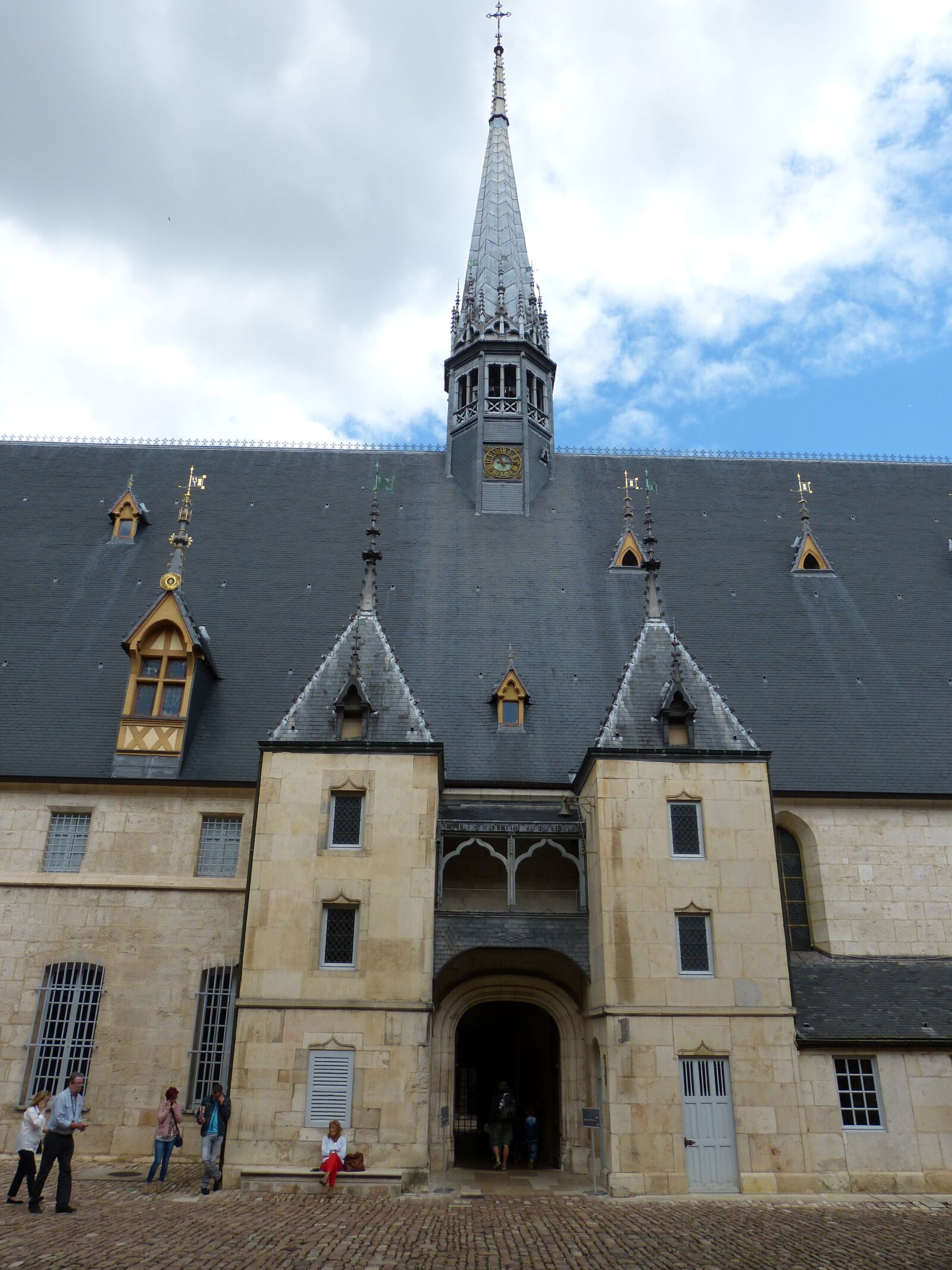 Panasonic Lumix DMC-FZ150 sample photo. Beaune, france, burgundy photography