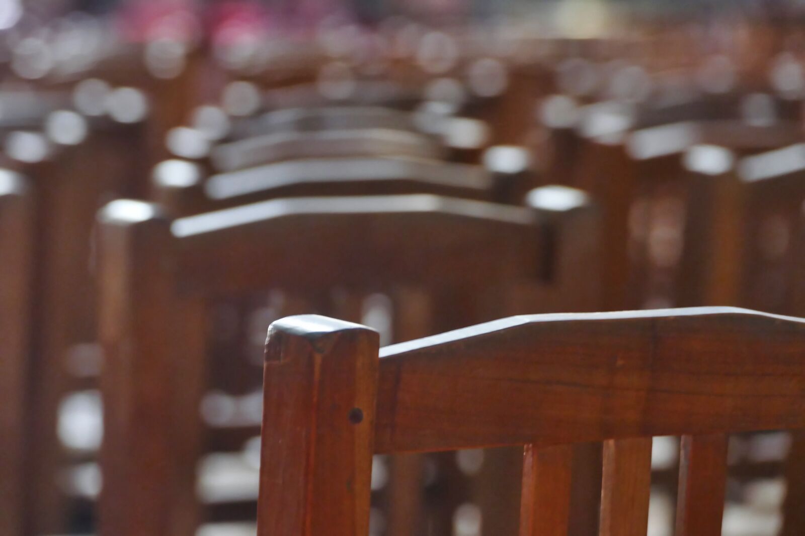 Panasonic Lumix DMC-FZ1000 sample photo. Church, chairs, religion photography