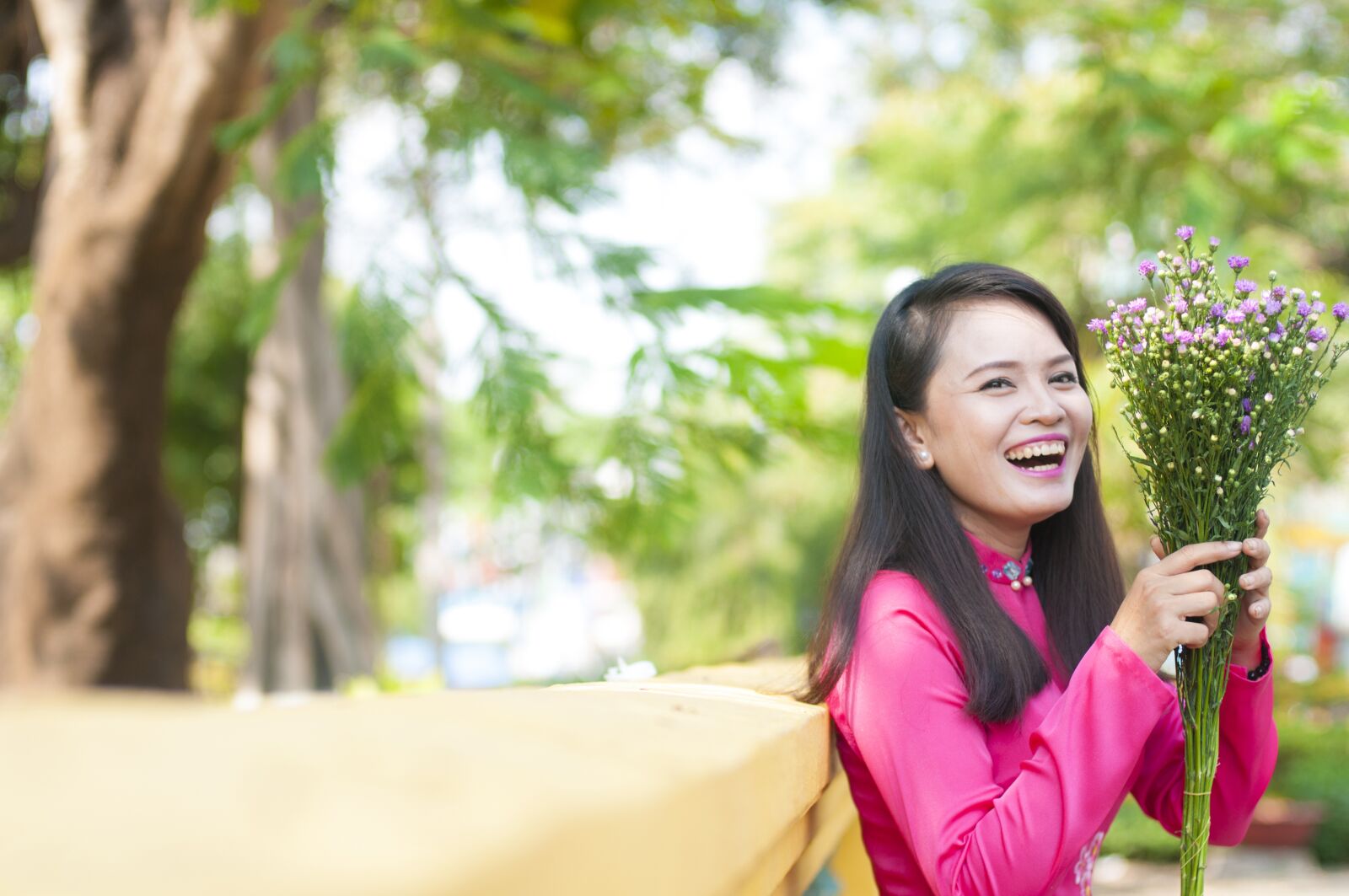 Nikon D300 sample photo. Girl, flower, shirt photography