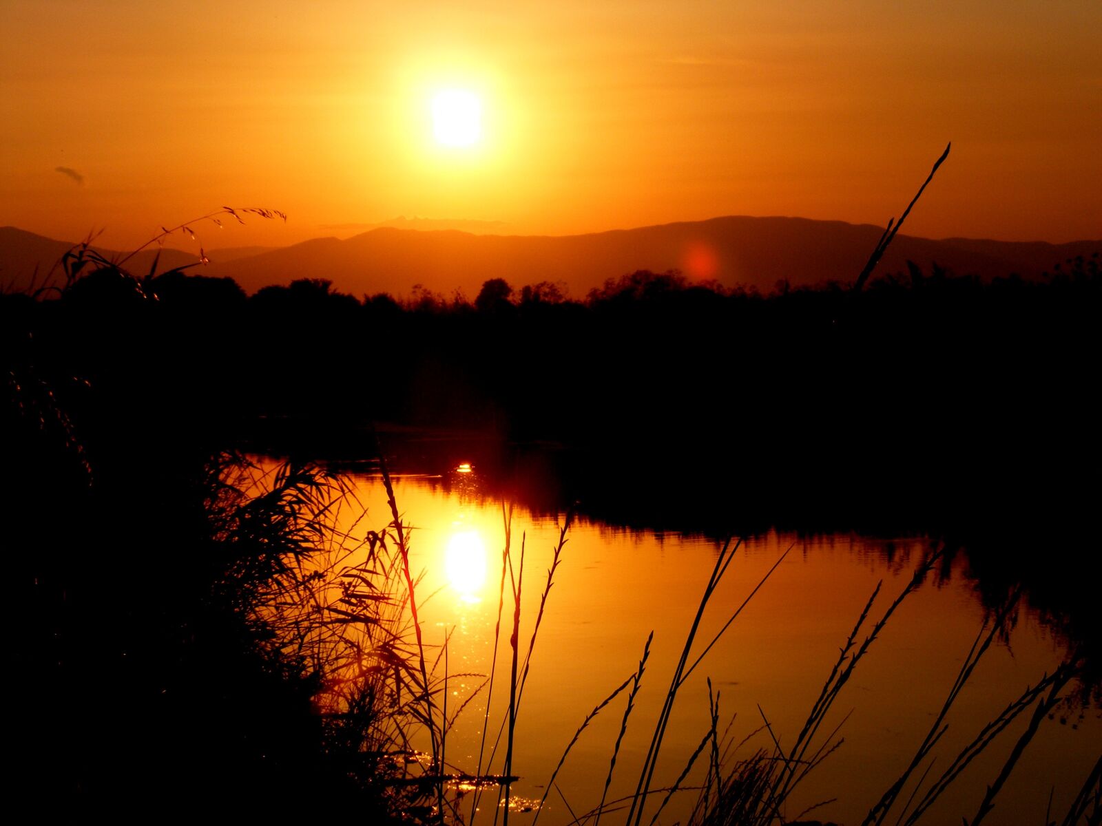 Fujifilm FinePix S5700 S700 sample photo. Sunset, sun, water photography
