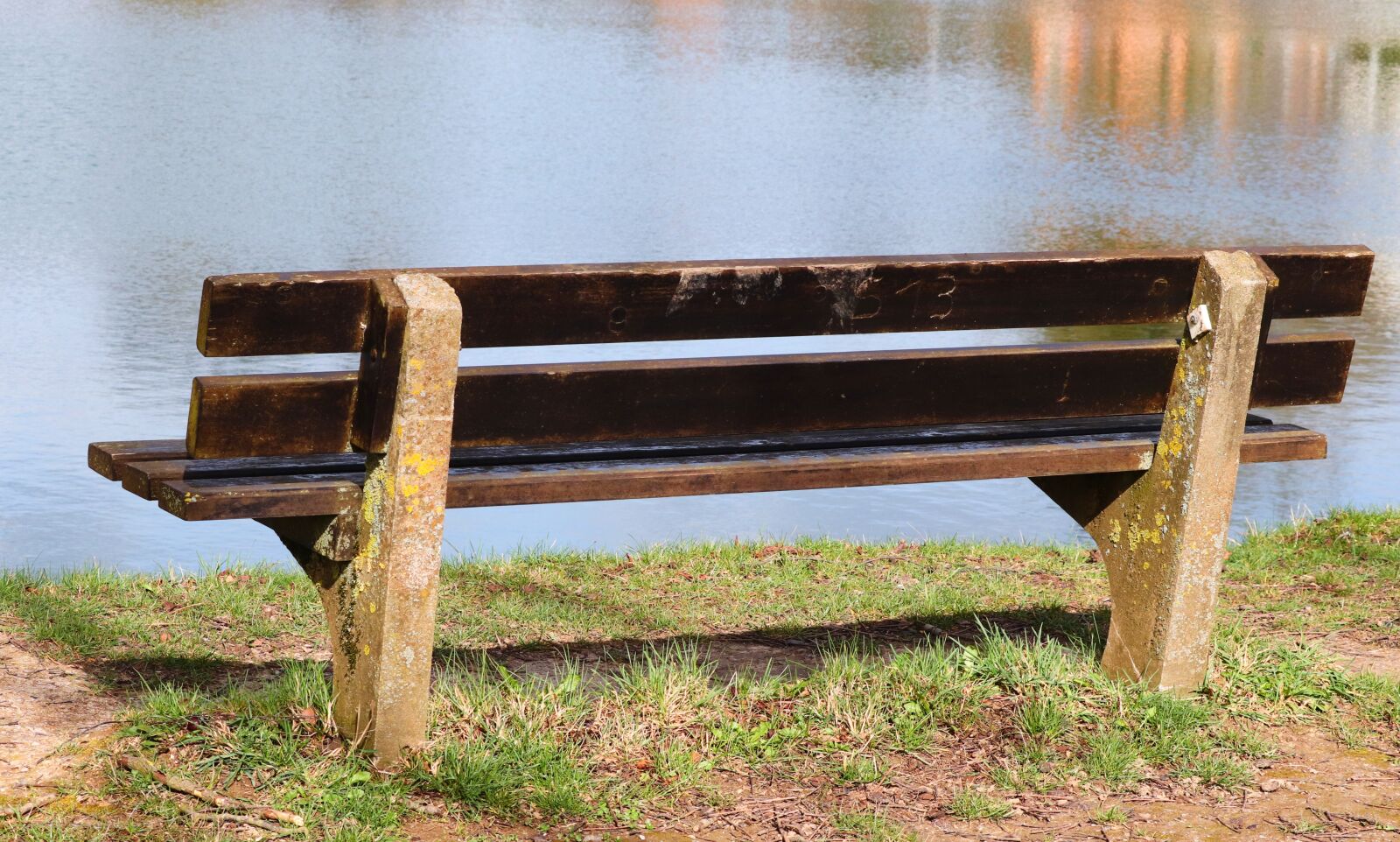 Canon EOS 200D (EOS Rebel SL2 / EOS Kiss X9) sample photo. Tranquility base, wooden bench photography
