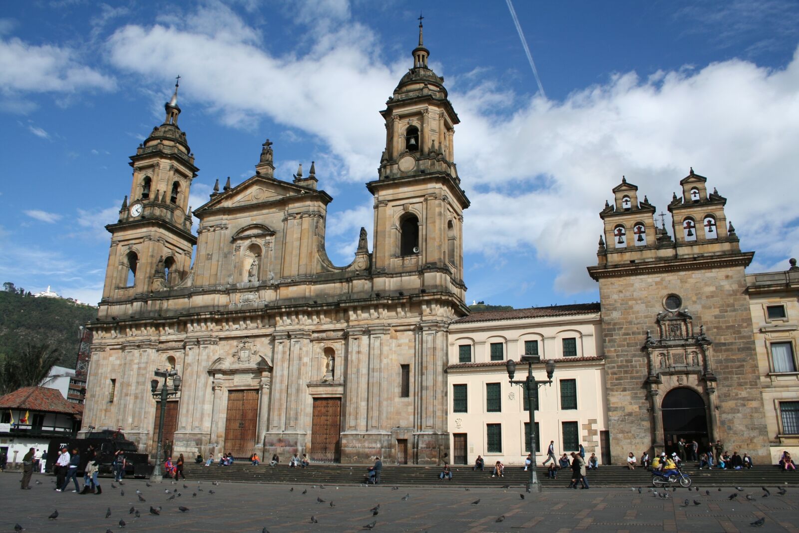 Canon EOS 350D (EOS Digital Rebel XT / EOS Kiss Digital N) sample photo. Colombia, church, architecture photography