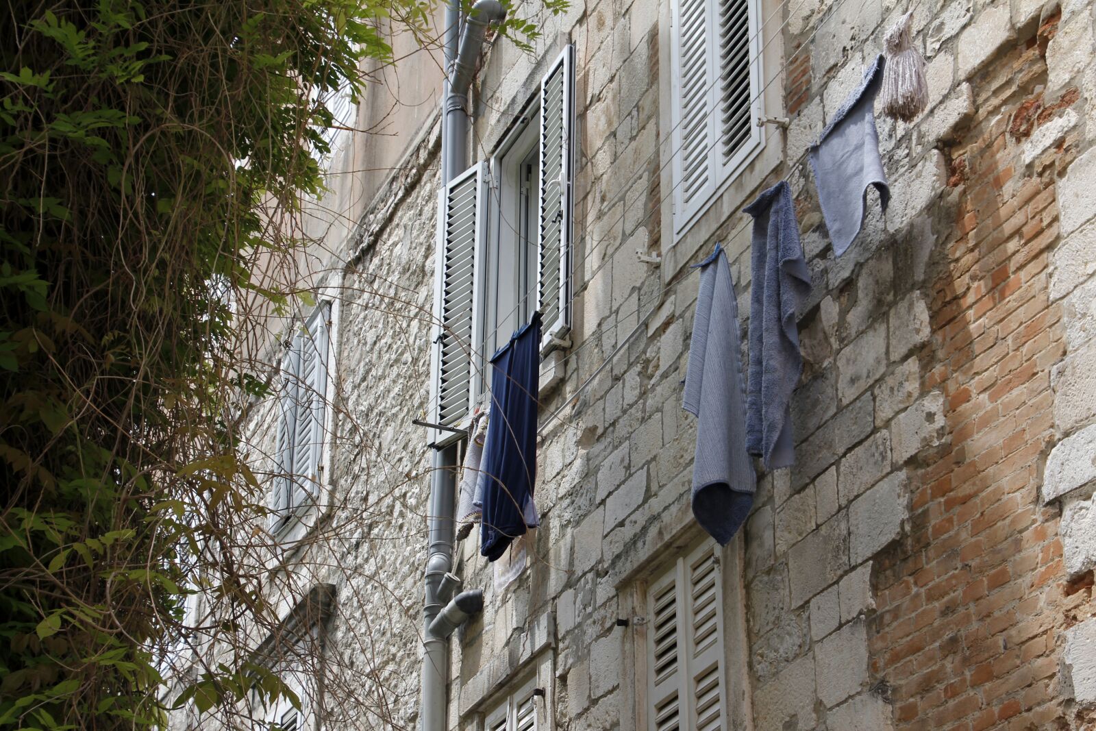 Canon EOS 60D sample photo. House, plaster, laundry photography