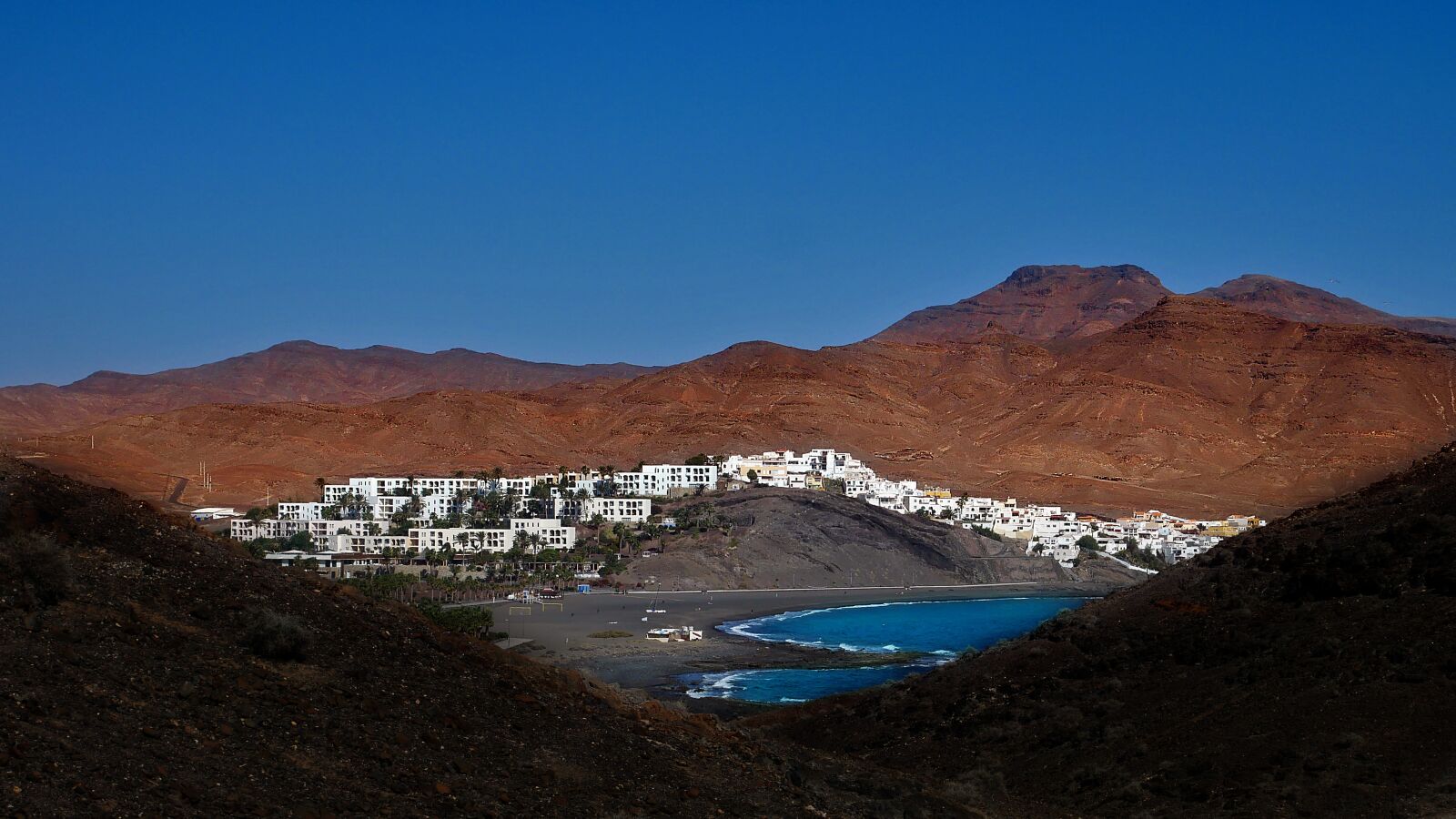 Panasonic Lumix DMC-GX85 (Lumix DMC-GX80 / Lumix DMC-GX7 Mark II) sample photo. Canary islands, sea, desert photography