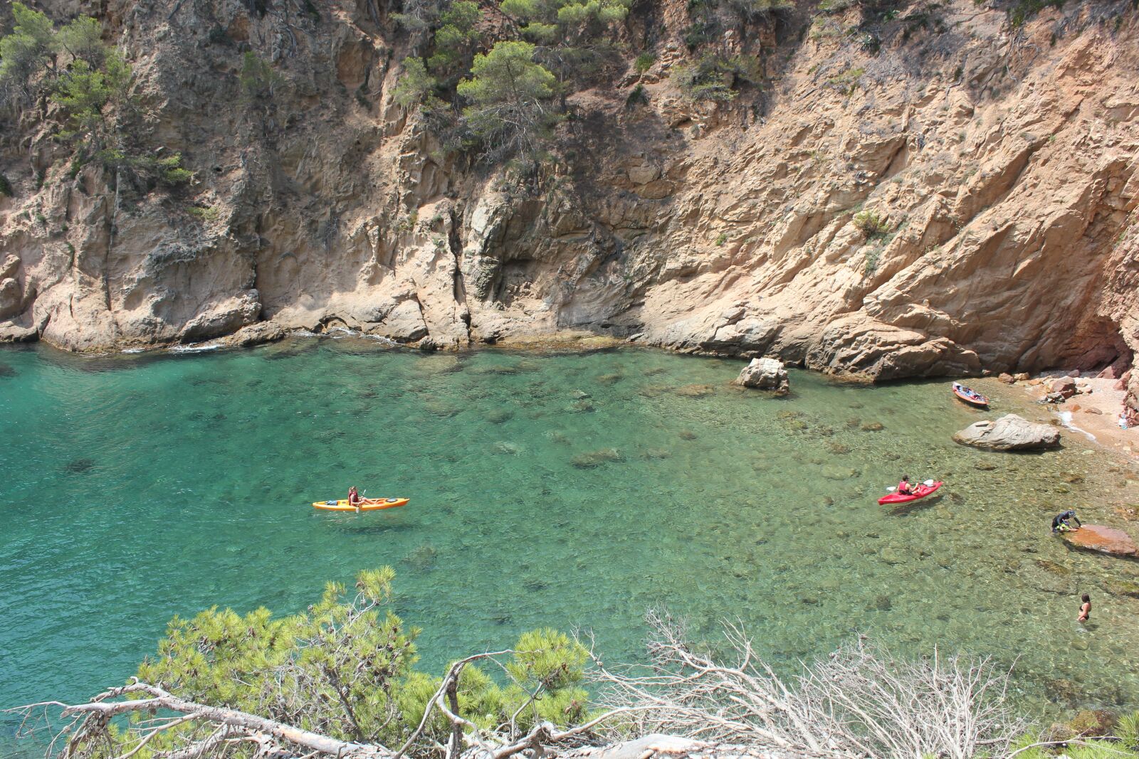 Canon EOS 550D (EOS Rebel T2i / EOS Kiss X4) sample photo. Spain, nature, watering photography