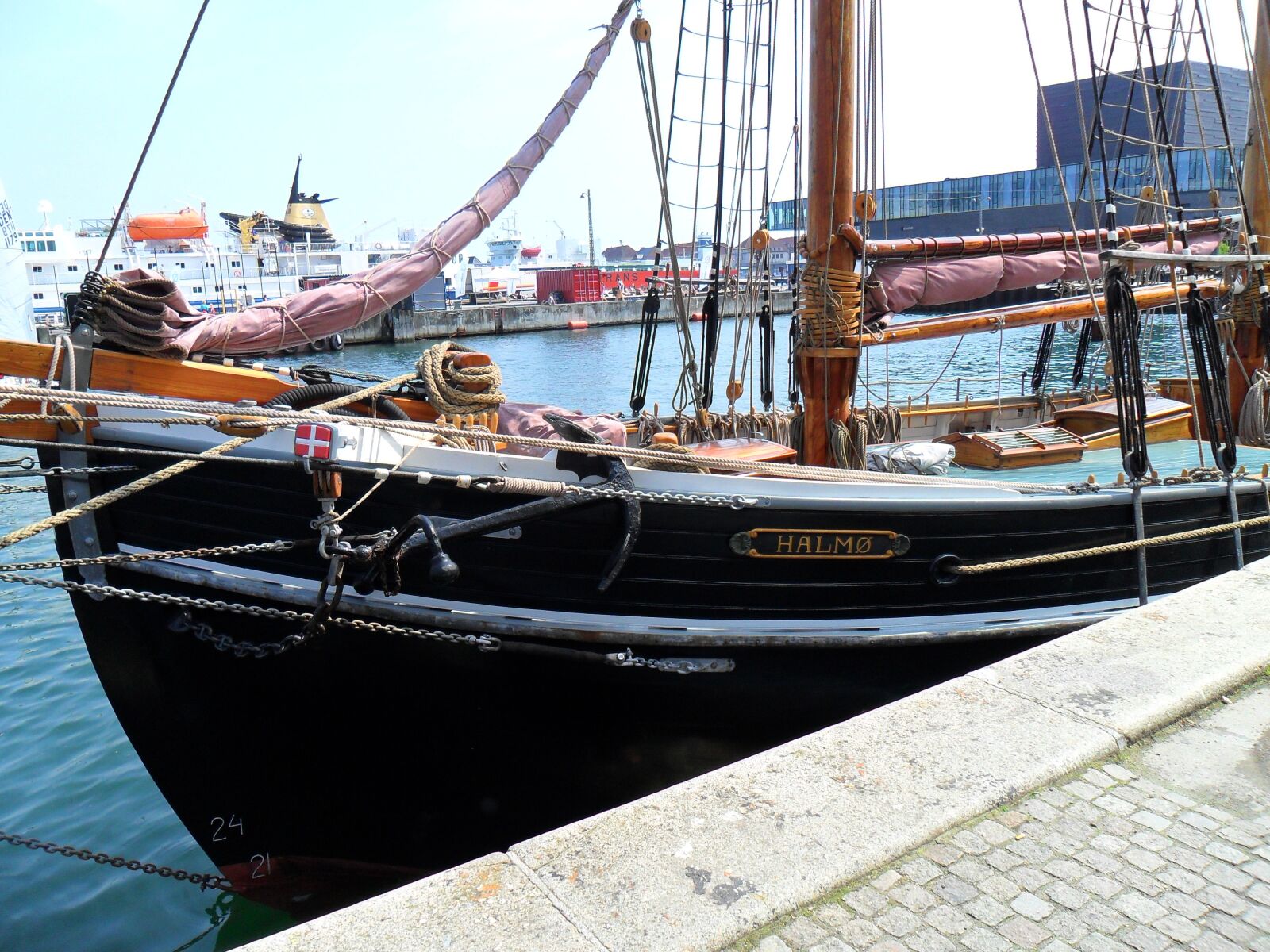 Samsung ES73 / VLUU ES73 /  SL605 sample photo. Copenhagen, denmark, ship photography