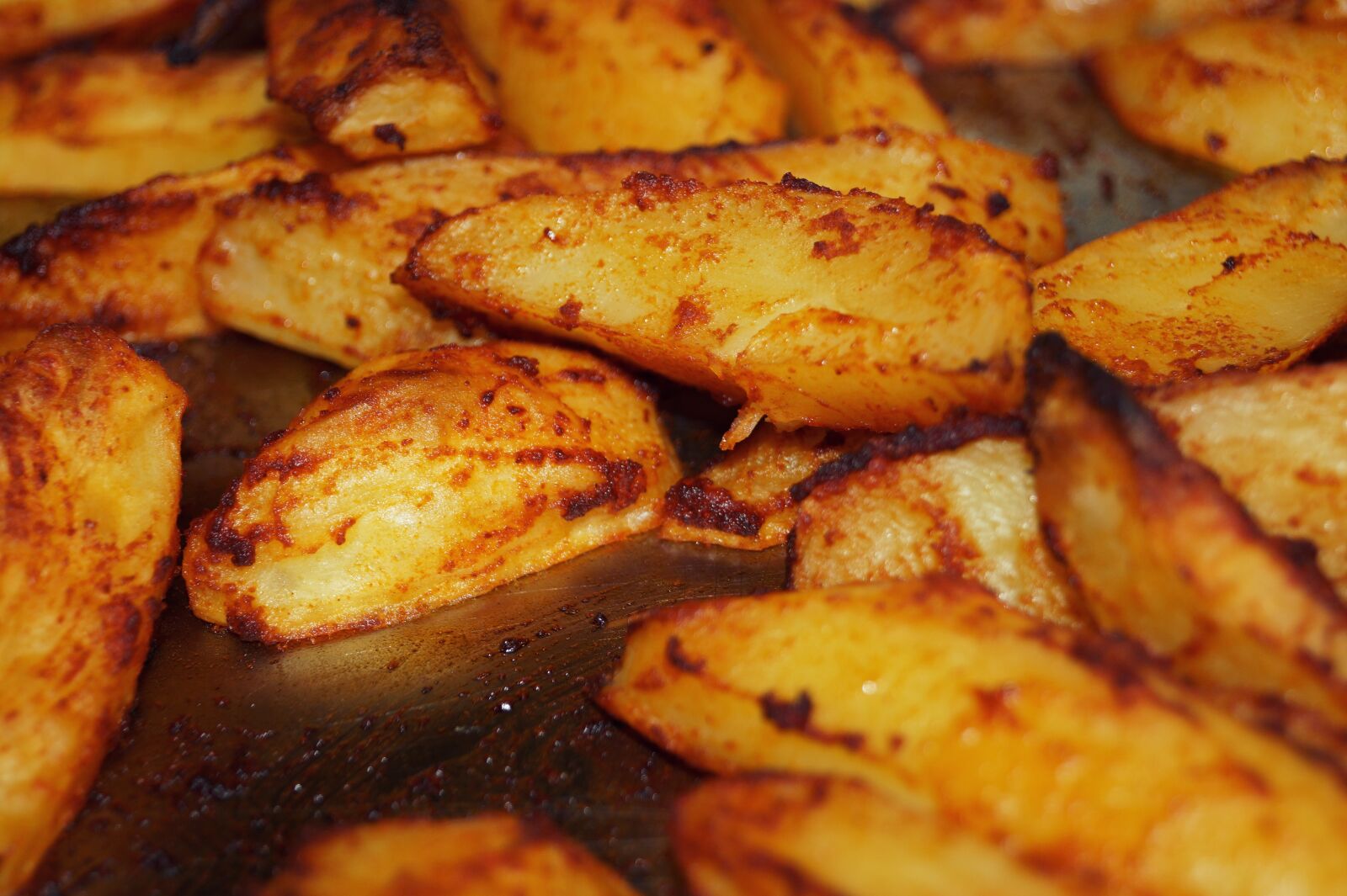 Sony DT 18-55mm F3.5-5.6 SAM II sample photo. Potatoes, potato corners, eat photography