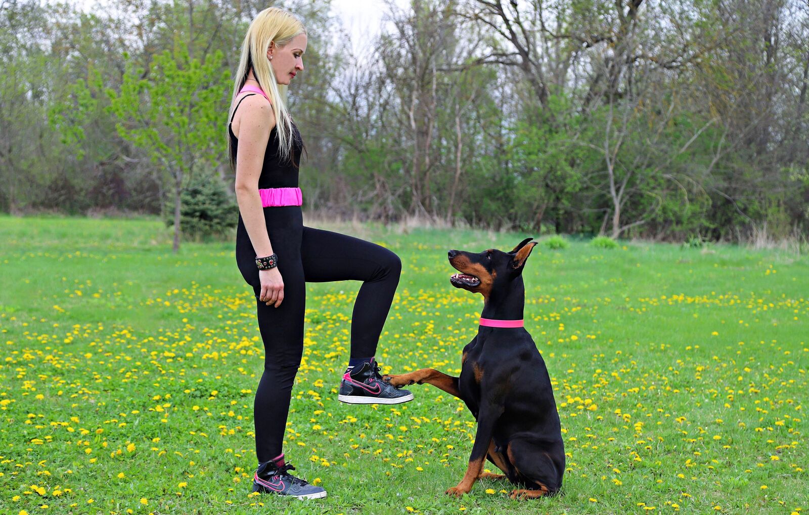 Canon EOS 6D Mark II sample photo. Doberman, dog, friendship photography