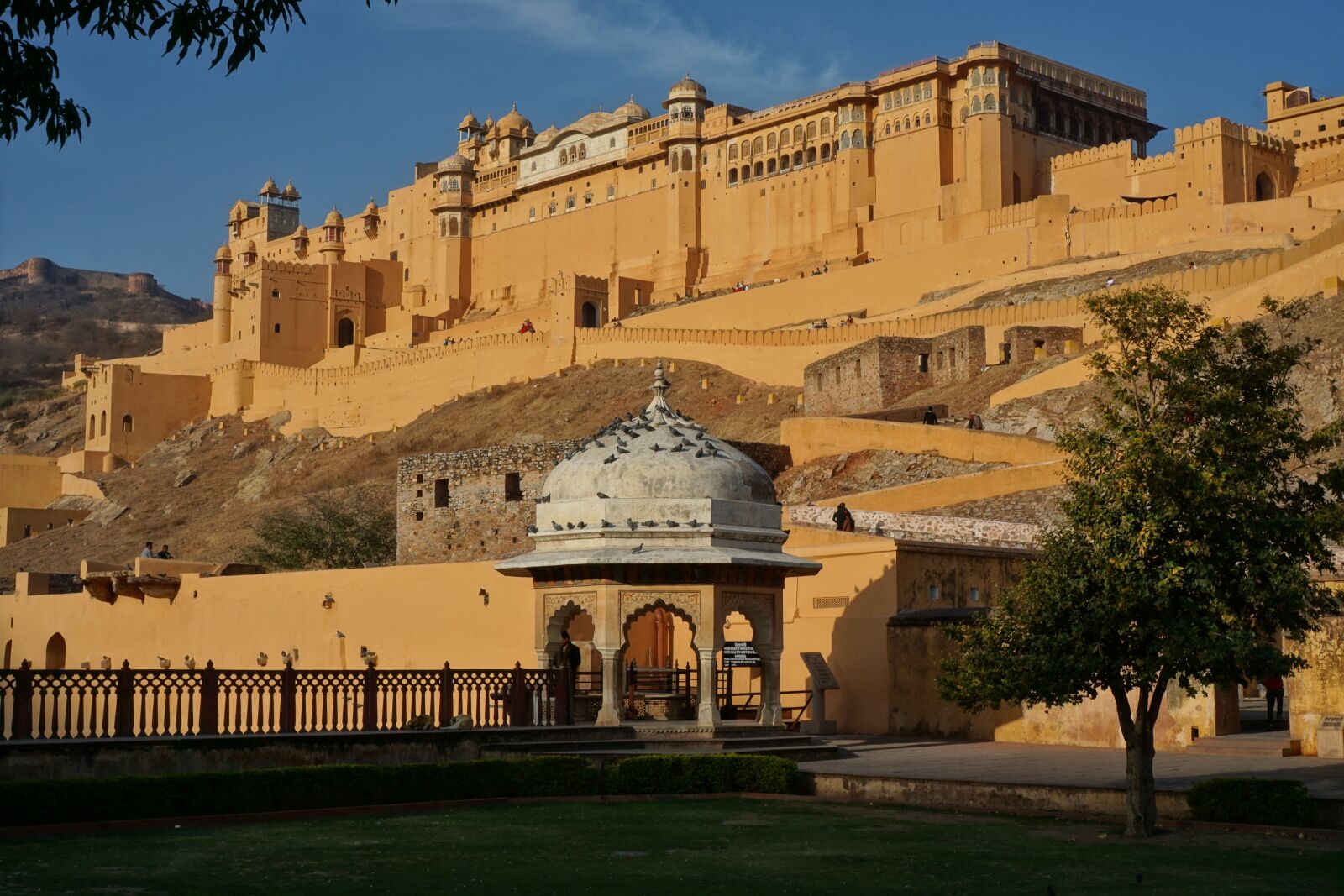 Sony a6000 + Sony E 18-55mm F3.5-5.6 OSS sample photo. Amber fort, jaipur, india photography
