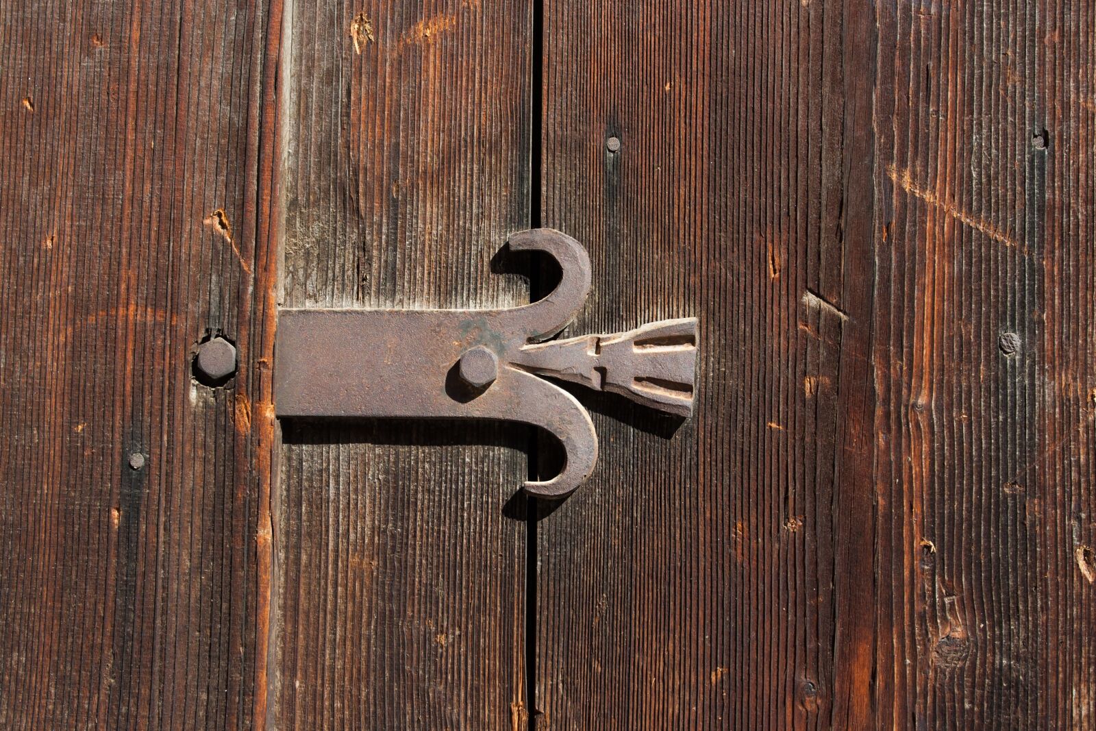 Canon EOS 350D (EOS Digital Rebel XT / EOS Kiss Digital N) sample photo. Door, item, ornament photography