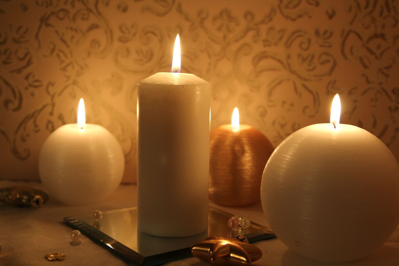 Canon EOS 60D + Canon EF 24-105mm F4L IS USM sample photo. Candles, evening, decor photography