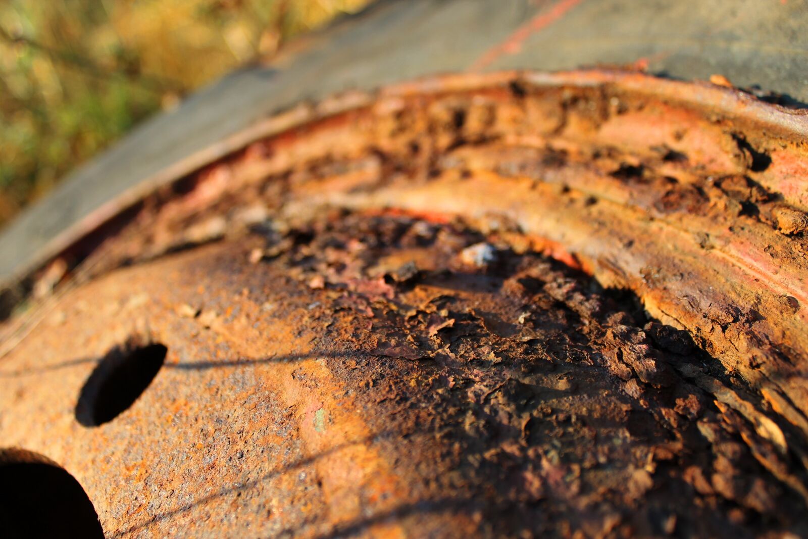 Canon EOS 1100D (EOS Rebel T3 / EOS Kiss X50) sample photo. Rust, wheel, metal photography