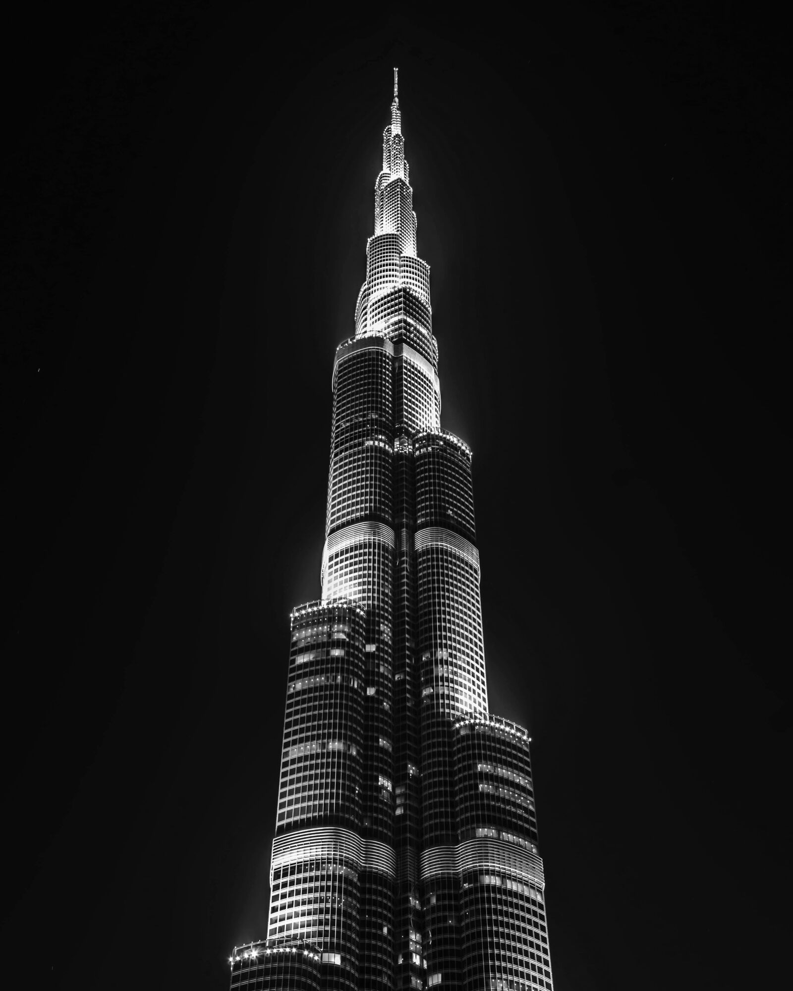 Canon EOS 1200D (EOS Rebel T5 / EOS Kiss X70 / EOS Hi) + Canon EF-S 18-55mm F3.5-5.6 II sample photo. Dubai, night, black and photography