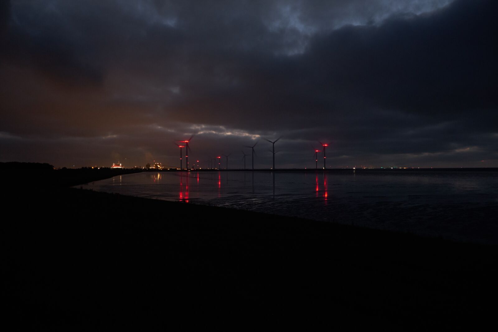 Fujifilm XF 18-55mm F2.8-4 R LM OIS sample photo. Water, clouds, night sky photography