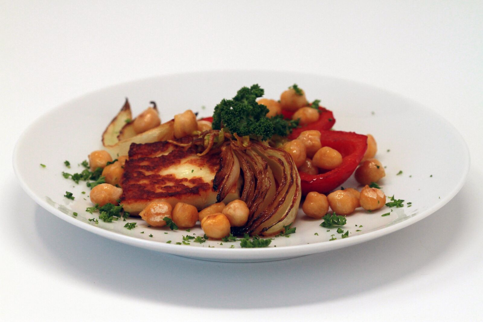 Canon EOS 7D sample photo. Chickpeas, onion, paprika photography
