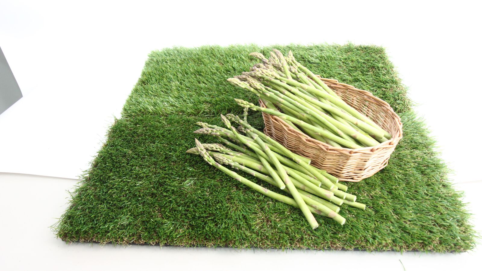 Canon EOS 100D (EOS Rebel SL1 / EOS Kiss X7) sample photo. Asparagus, gangwon asparagus, both photography