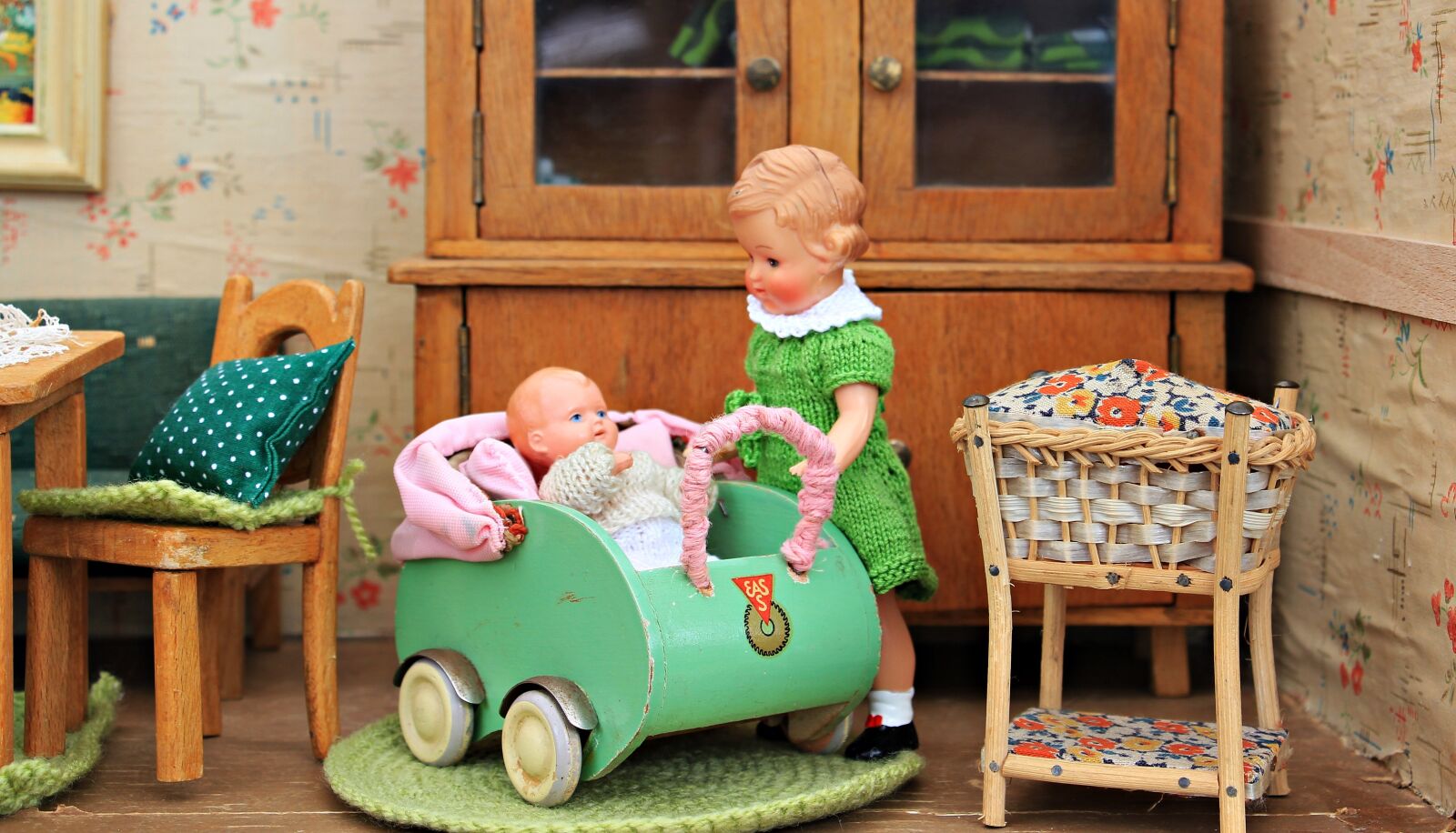 Canon EOS 550D (EOS Rebel T2i / EOS Kiss X4) sample photo. Dolls houses, doll's house photography