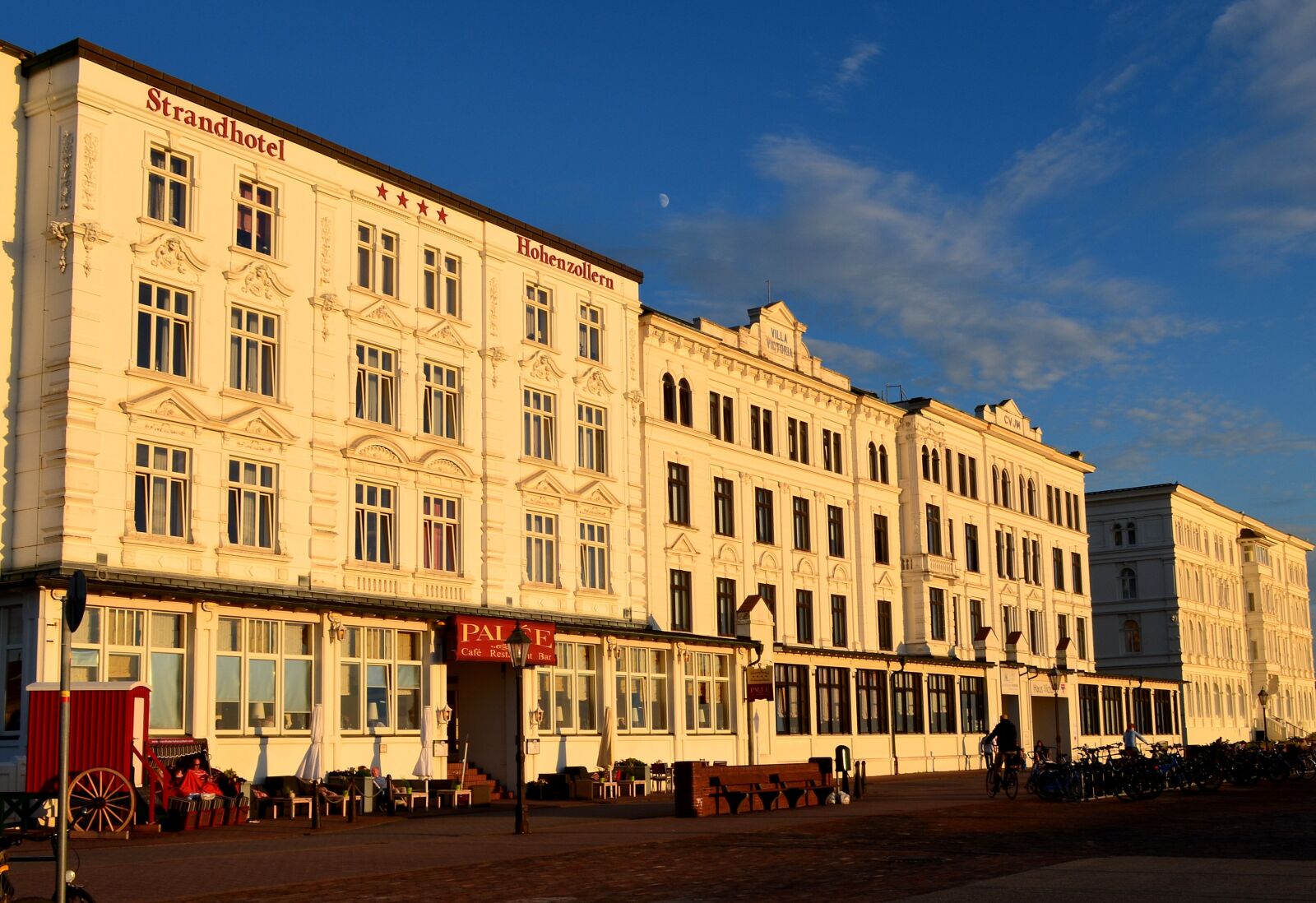 Nikon D5100 sample photo. Borkum, promenade, building photography