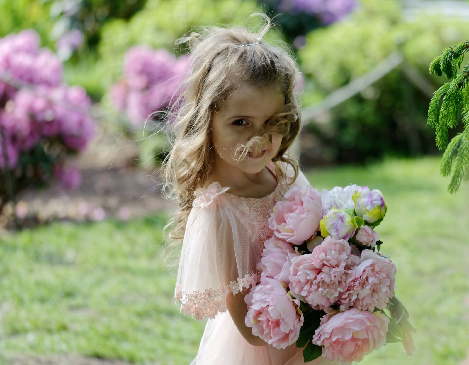 Nikon D5100 sample photo. Girl, small, flowers photography