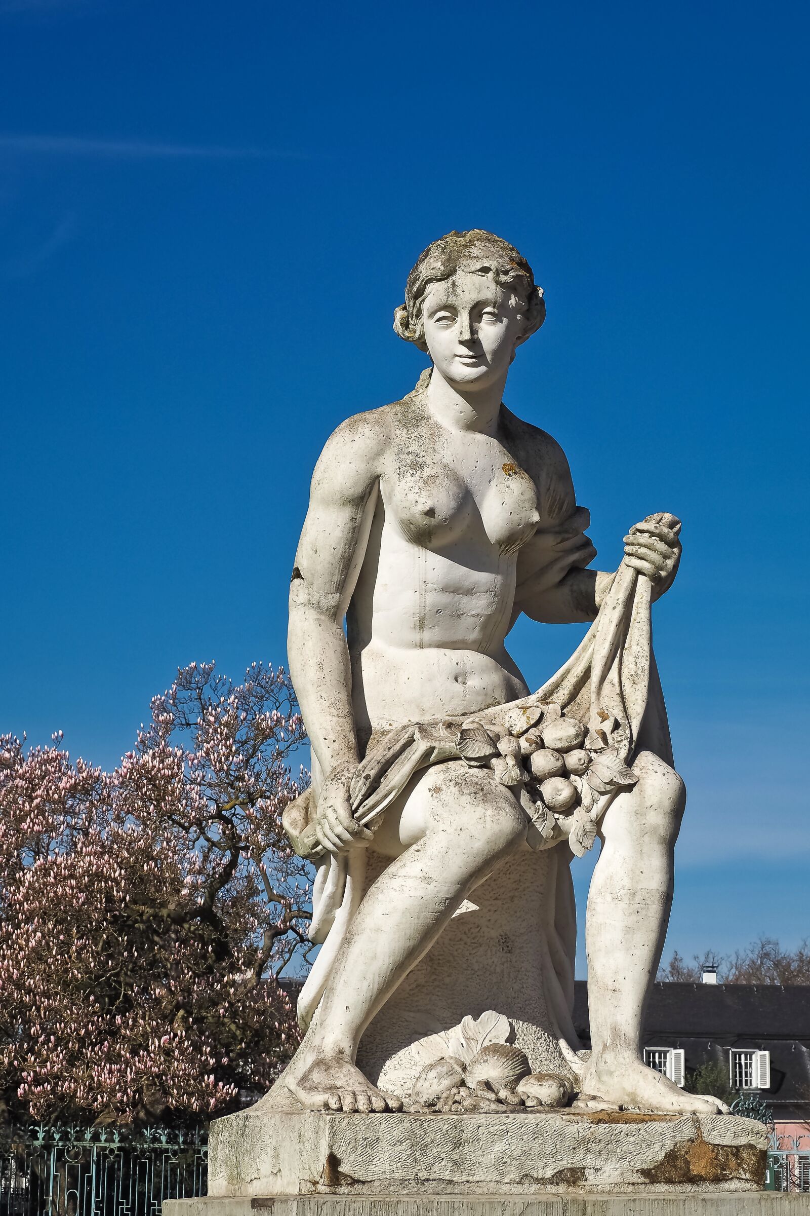 Olympus OM-D E-M10 sample photo. Statue, relief, sculpture photography