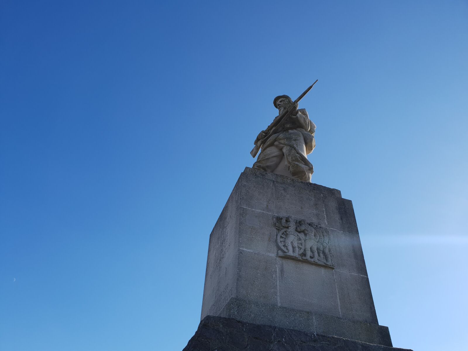 Samsung SM-G960F sample photo. Monument, war, statue photography
