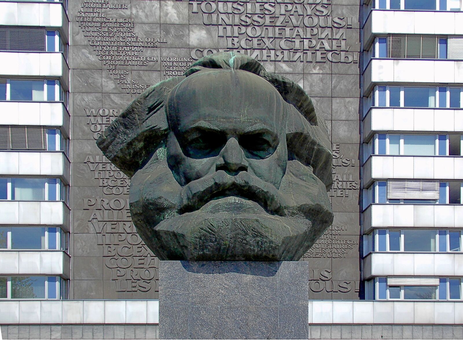 MEDION MD86824 sample photo. Karl marx ensemble, monument photography