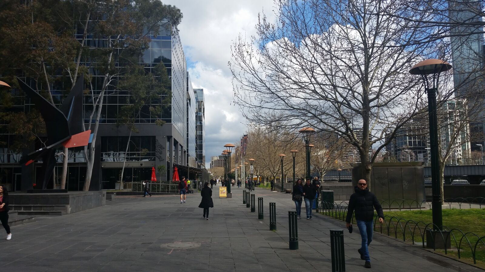 Samsung Galaxy S5 sample photo. People, walking photography