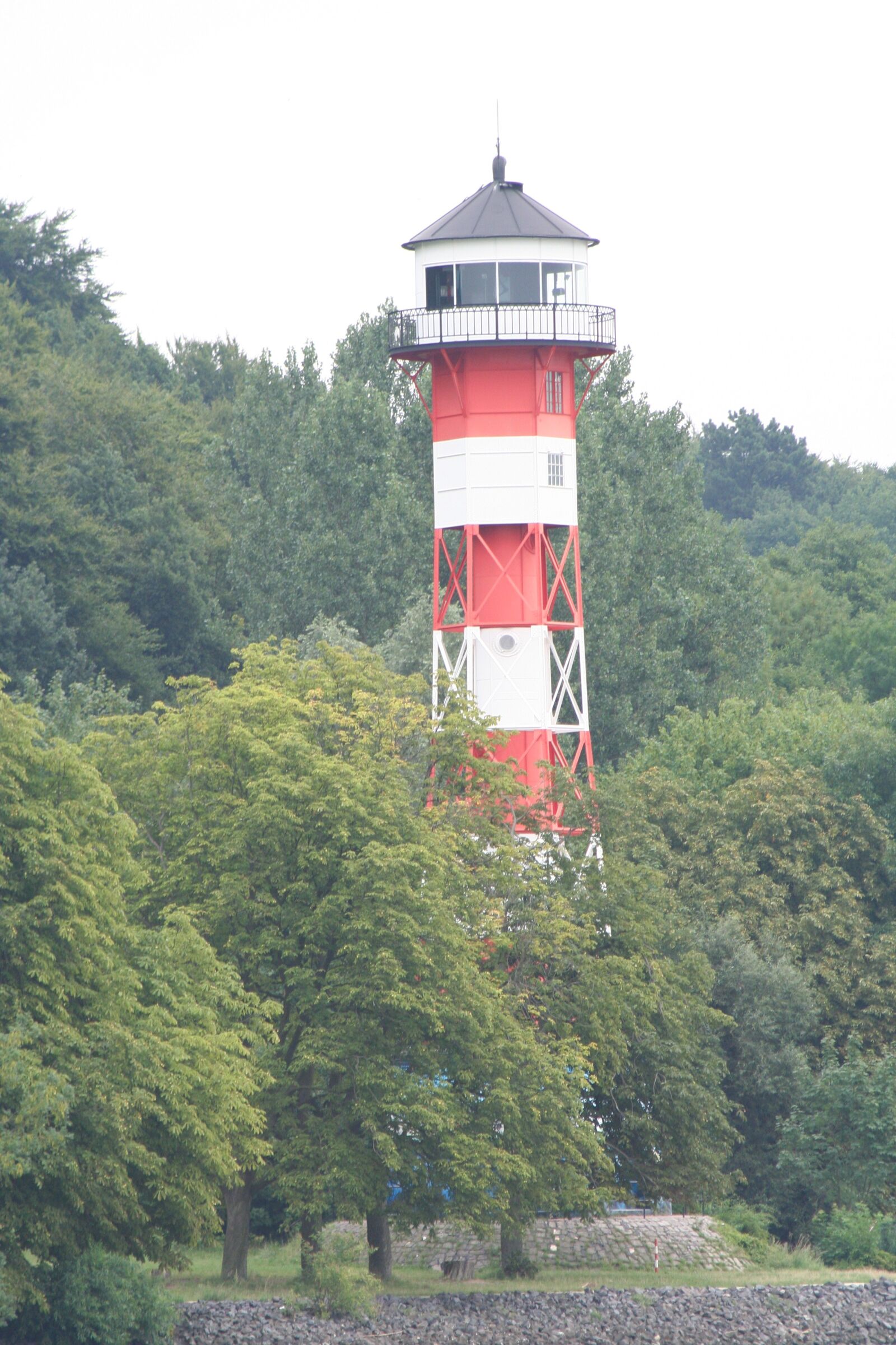 Canon EOS 350D (EOS Digital Rebel XT / EOS Kiss Digital N) sample photo. Lighthouse, elbe, river photography