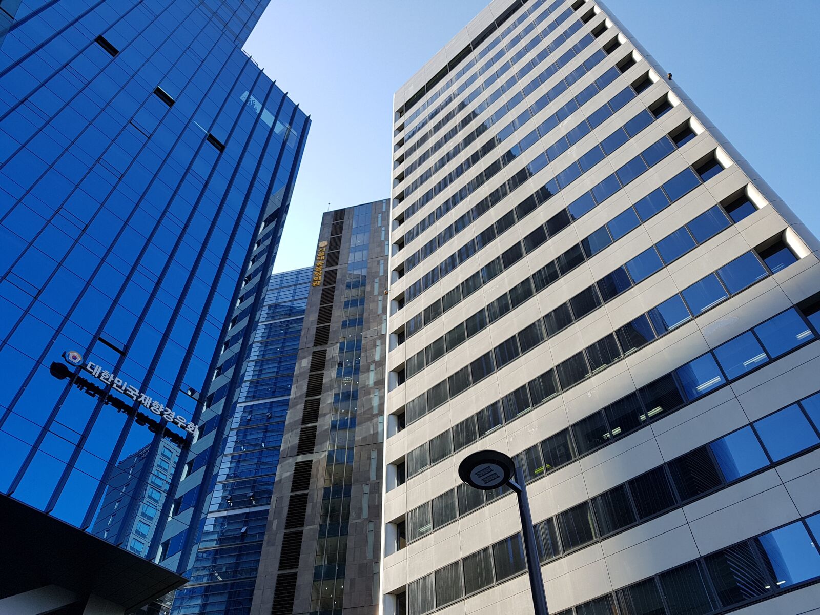 Samsung Galaxy S7 sample photo. Glass, structure, office photography