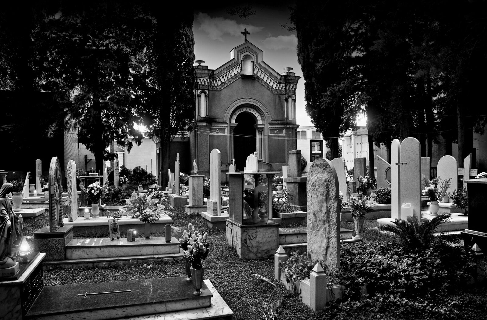Nikon D200 sample photo. Cemetery, tomb, graves photography