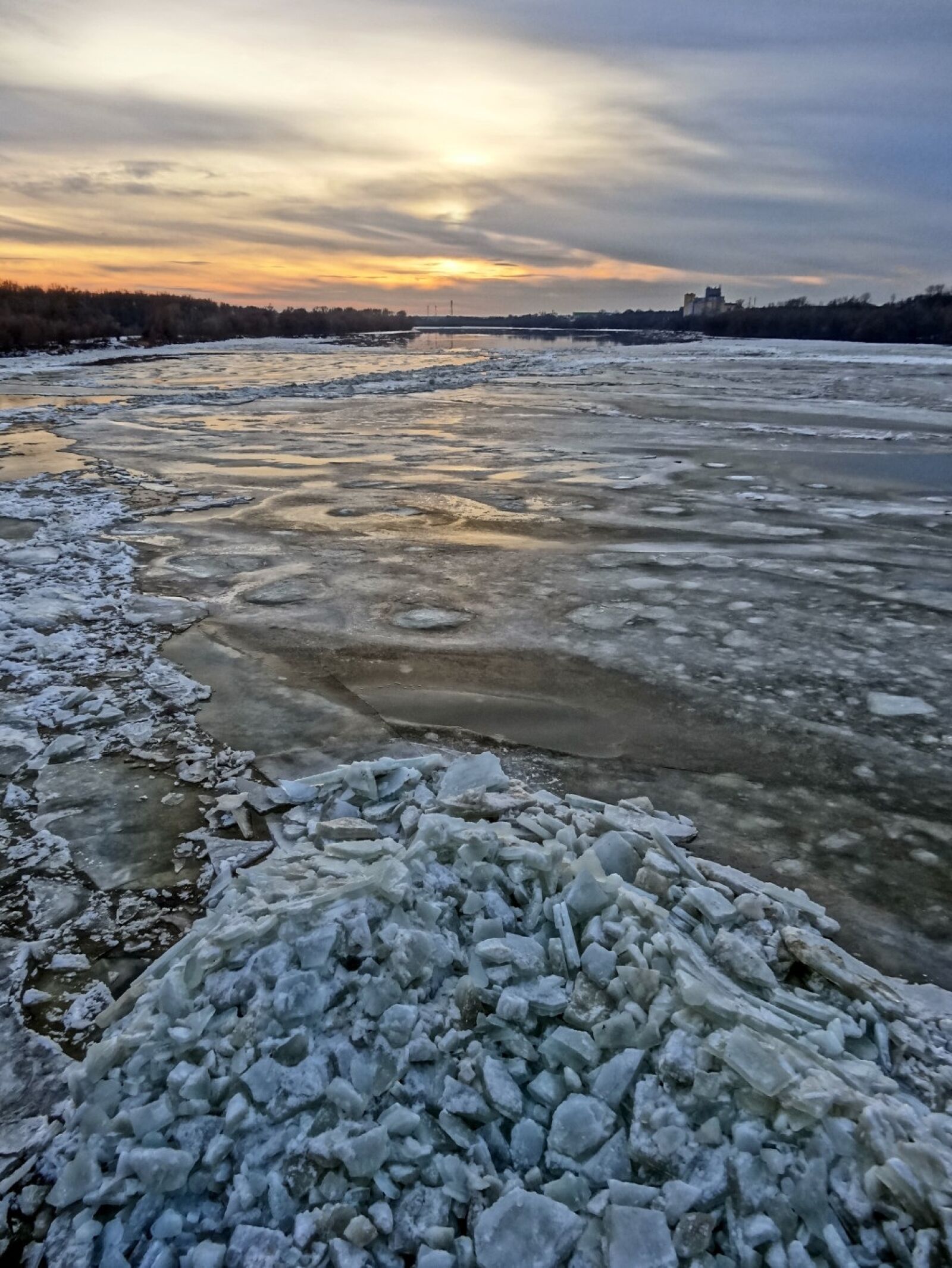 Sony Cyber-shot DSC-HX20V sample photo. Vistula, bydgoszcz, river photography