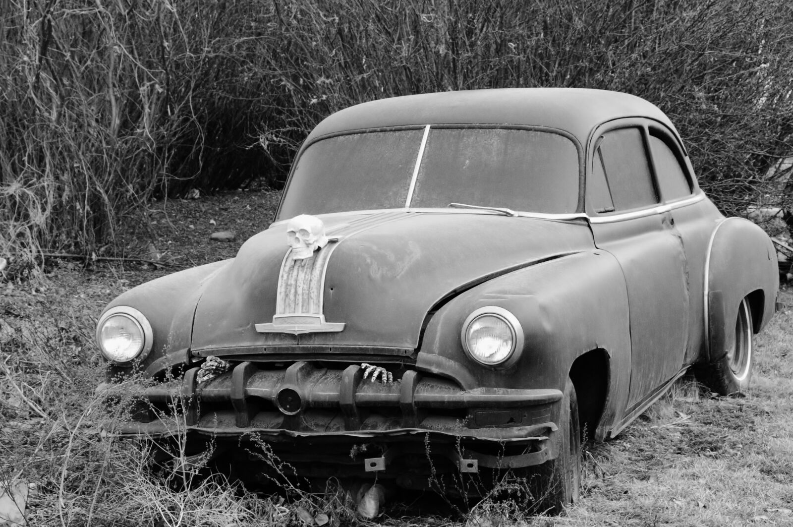 Nikon D300 sample photo. Vintage car, goth, skeleton photography