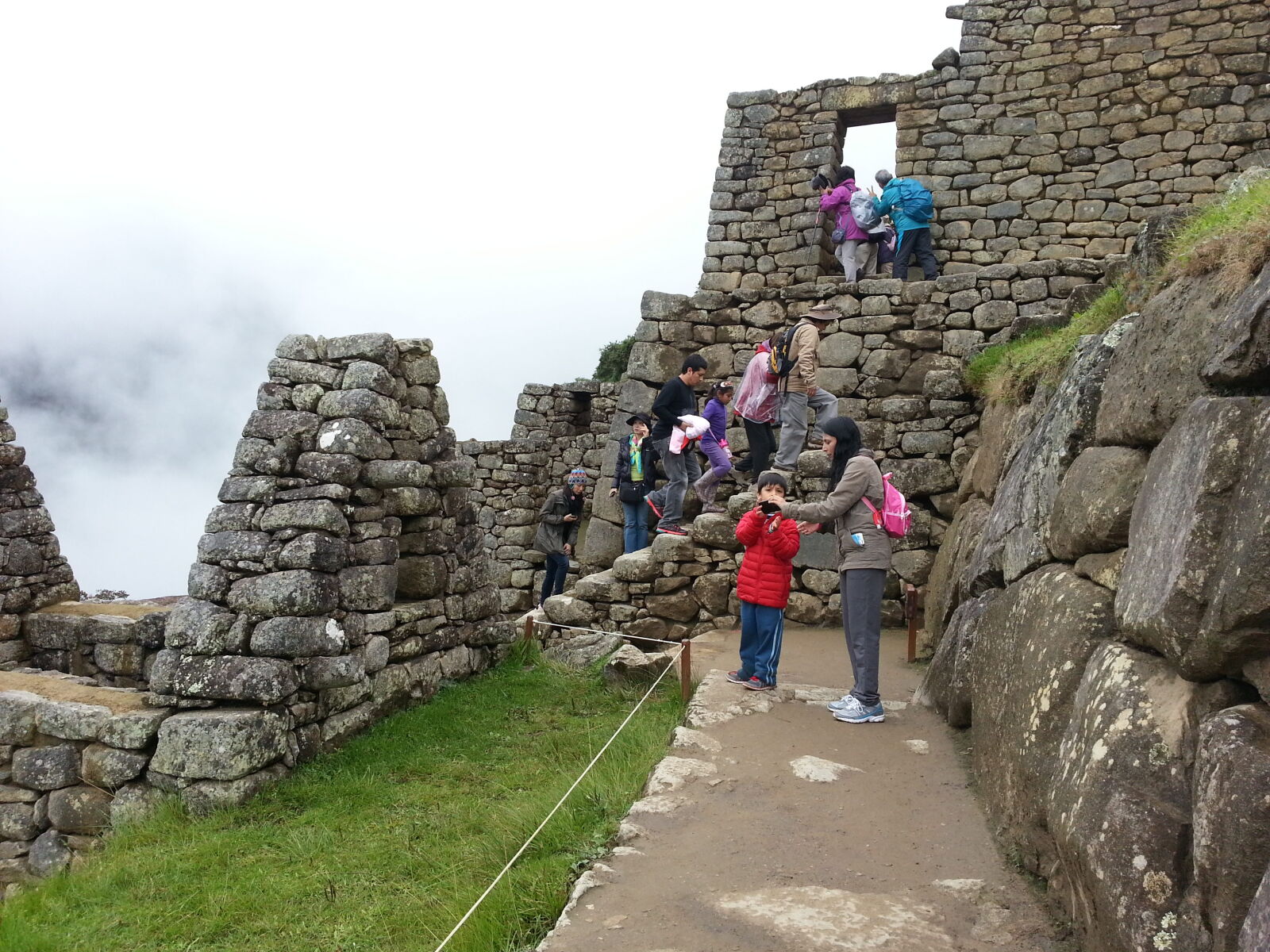 Samsung Galaxy S3 sample photo. Children, castle, tourism, expedition photography