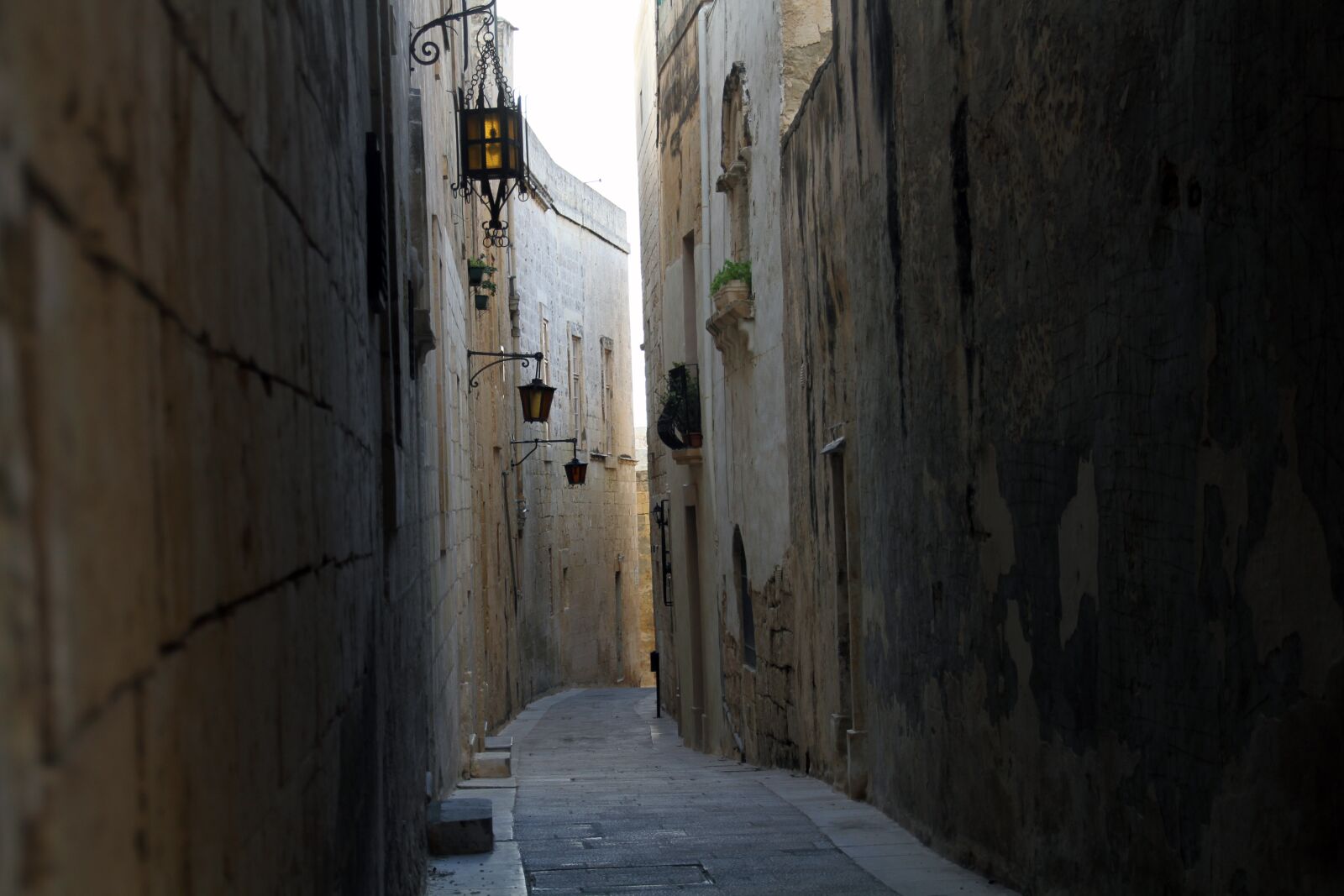 Canon EOS 7D sample photo. Alley, street, door photography