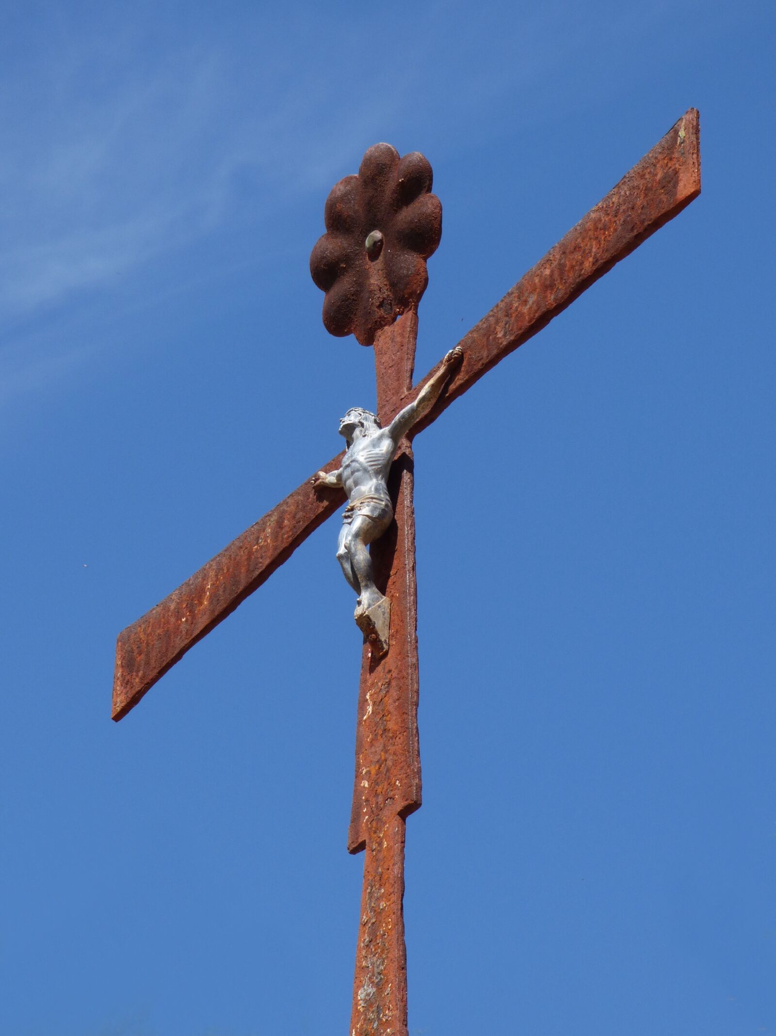 Panasonic Lumix DMC-FZ70 sample photo. Crucifix, sky, rusty photography