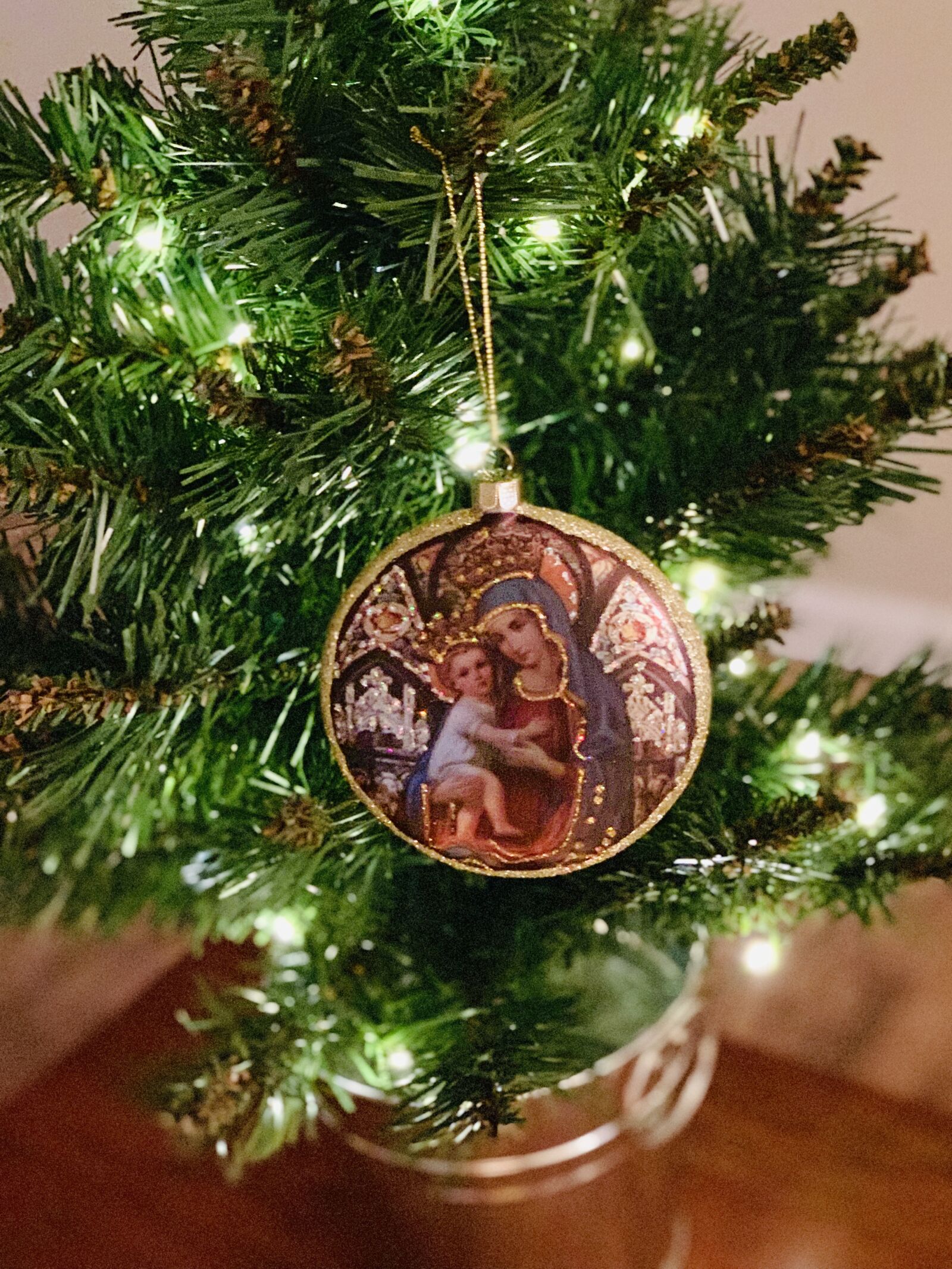 Apple iPhone XS Max sample photo. Mary, madonna, ornament photography