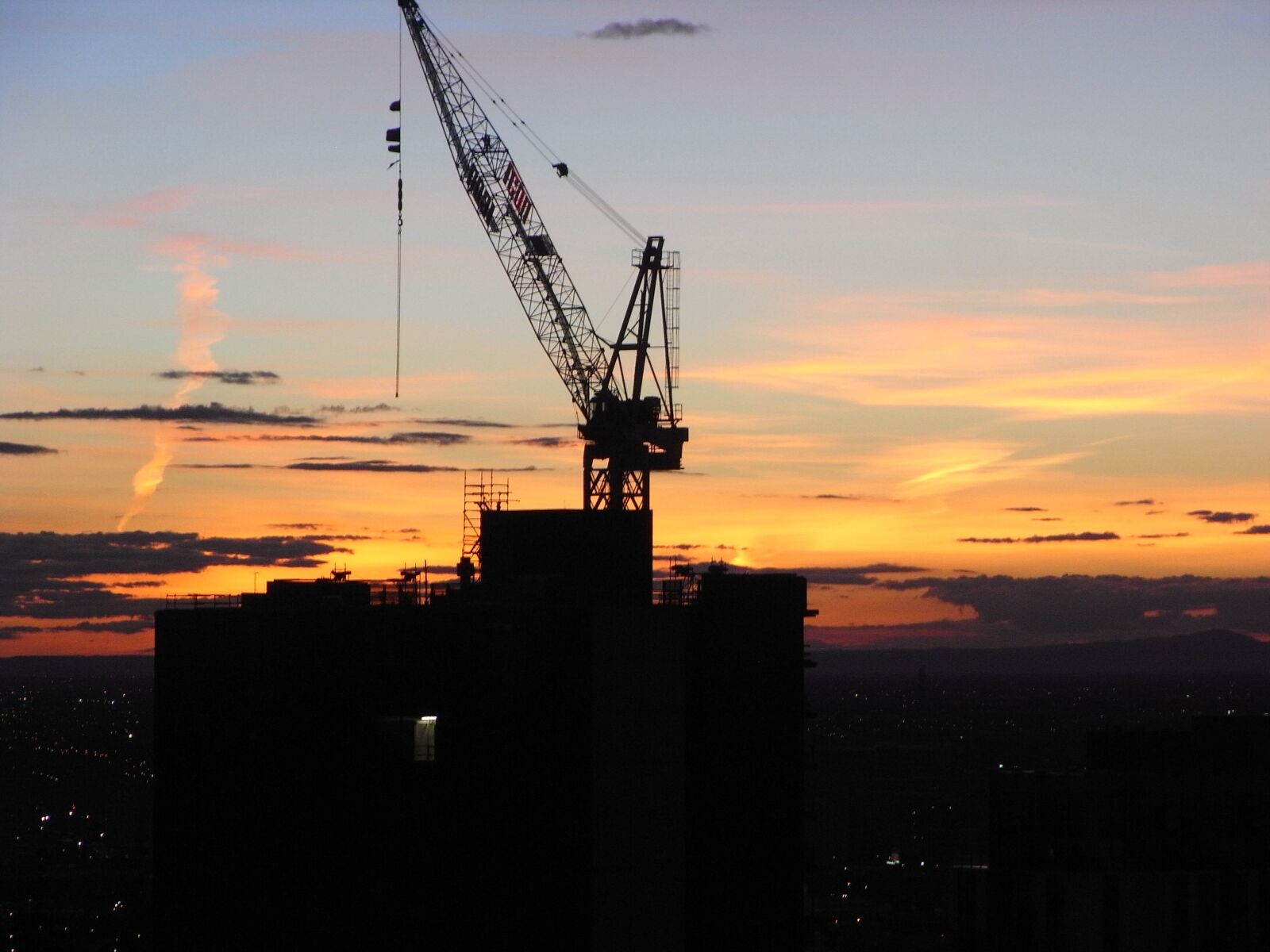 Ricoh Caplio R7 sample photo. Sunset, city, skyline photography