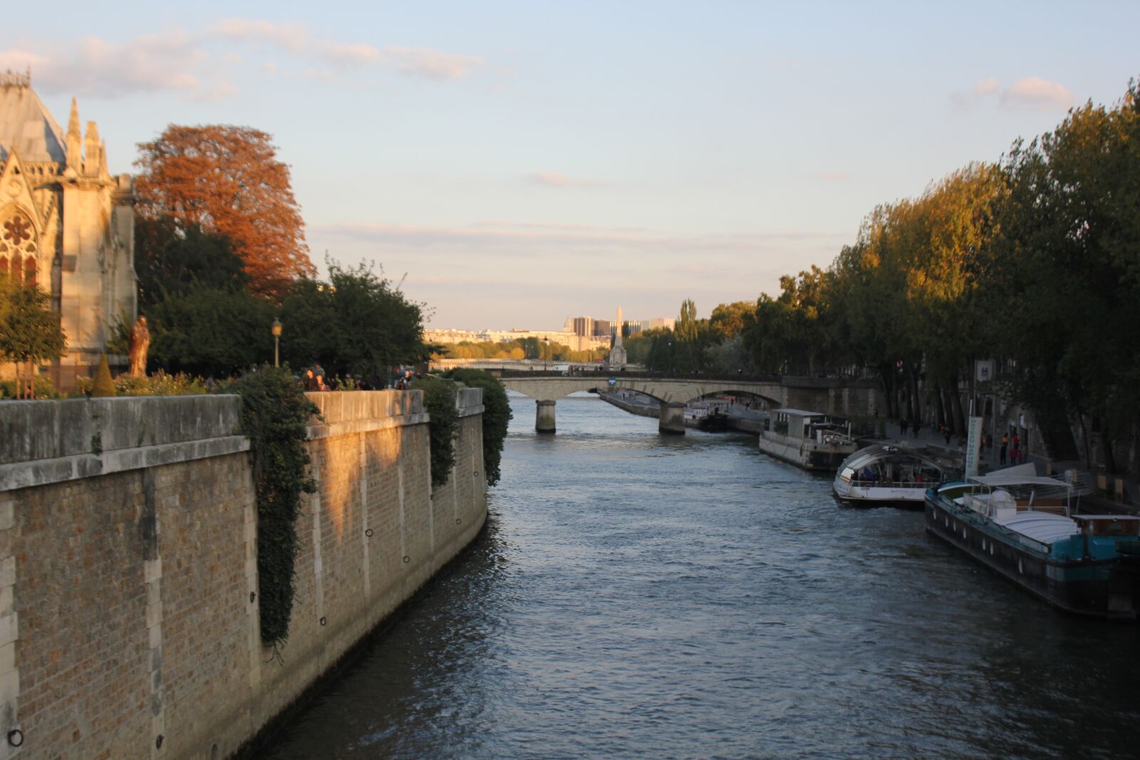 Canon EOS 550D (EOS Rebel T2i / EOS Kiss X4) sample photo. River, france, paris photography