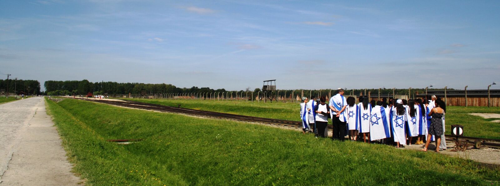 Canon EOS 1000D (EOS Digital Rebel XS / EOS Kiss F) sample photo. Auschwitz, jews, poland photography