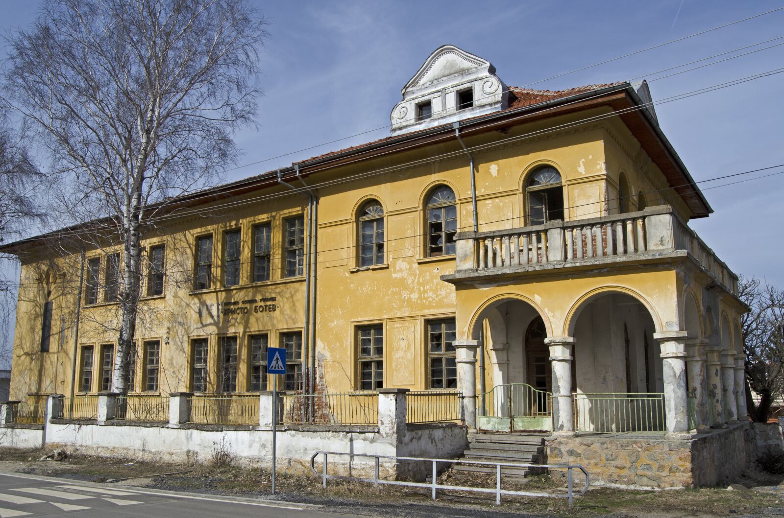 Nikon D5100 sample photo. Abandoned school, bulgaria, village photography