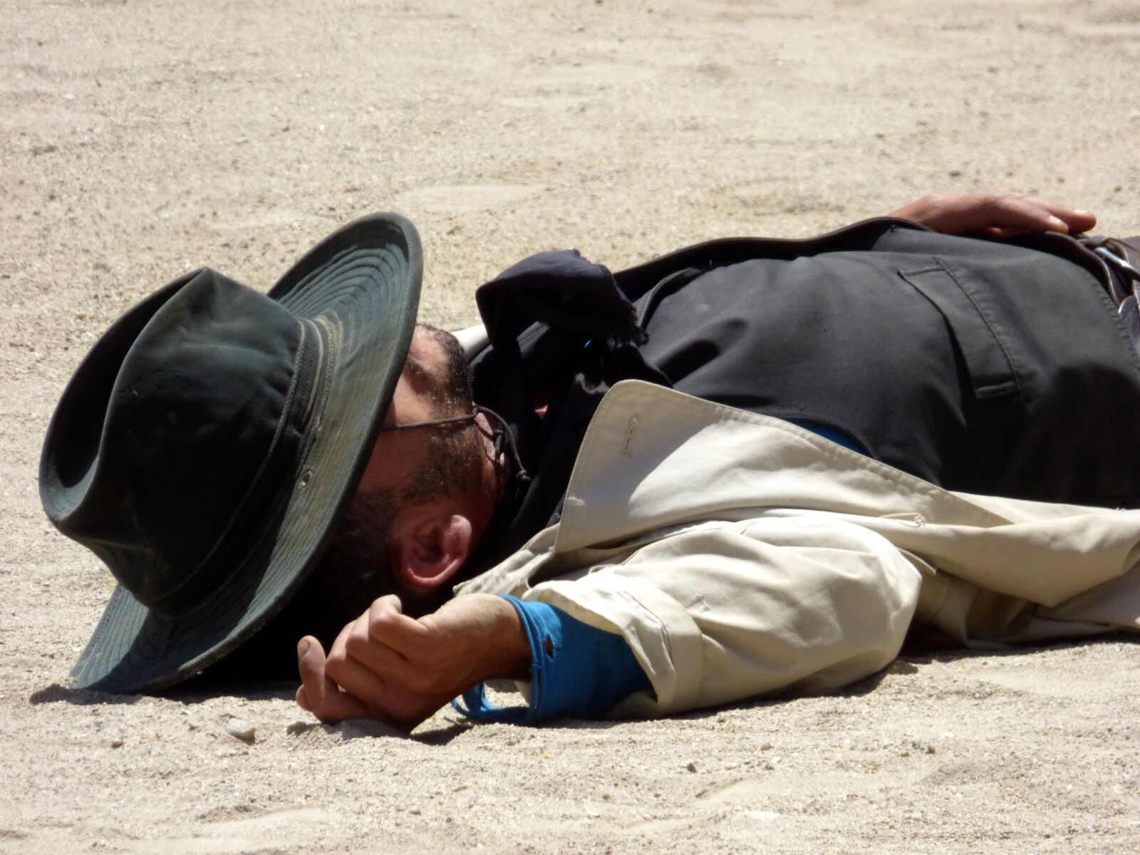Panasonic DMC-FZ72 sample photo. Cowboy, dead, lying photography