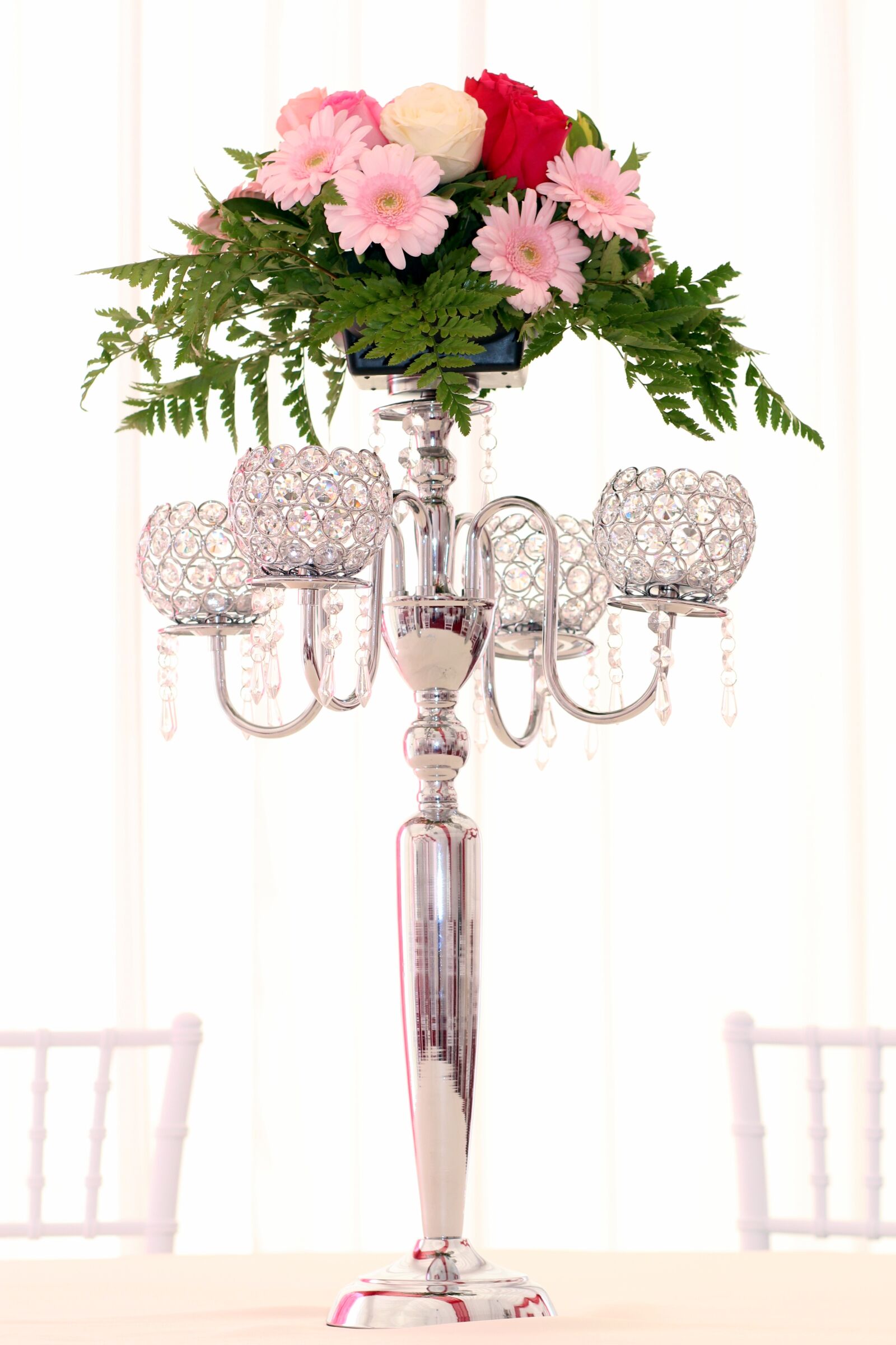 Canon EOS 700D (EOS Rebel T5i / EOS Kiss X7i) + Canon EF 85mm F1.8 USM sample photo. Roses, flowers, table photography