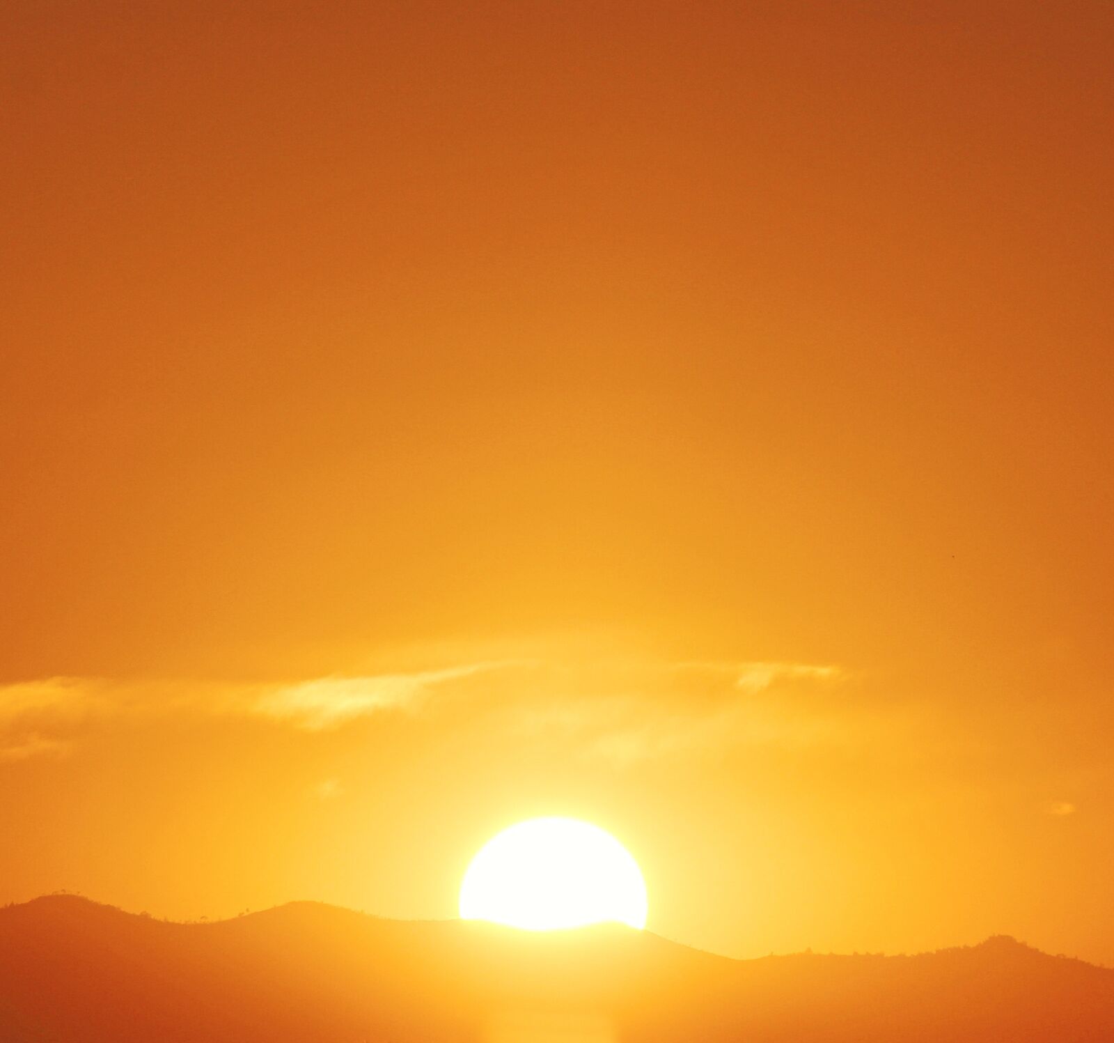 Canon EOS 600D (Rebel EOS T3i / EOS Kiss X5) sample photo. Sunrise, morning, hill photography