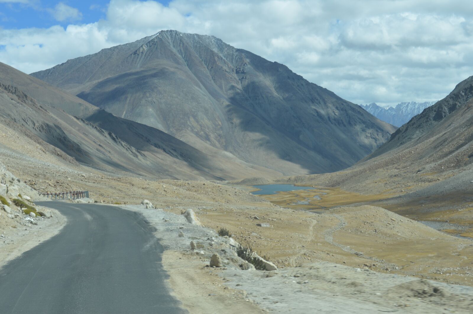 Nikon D3200 sample photo. Road, leh, ladakh photography