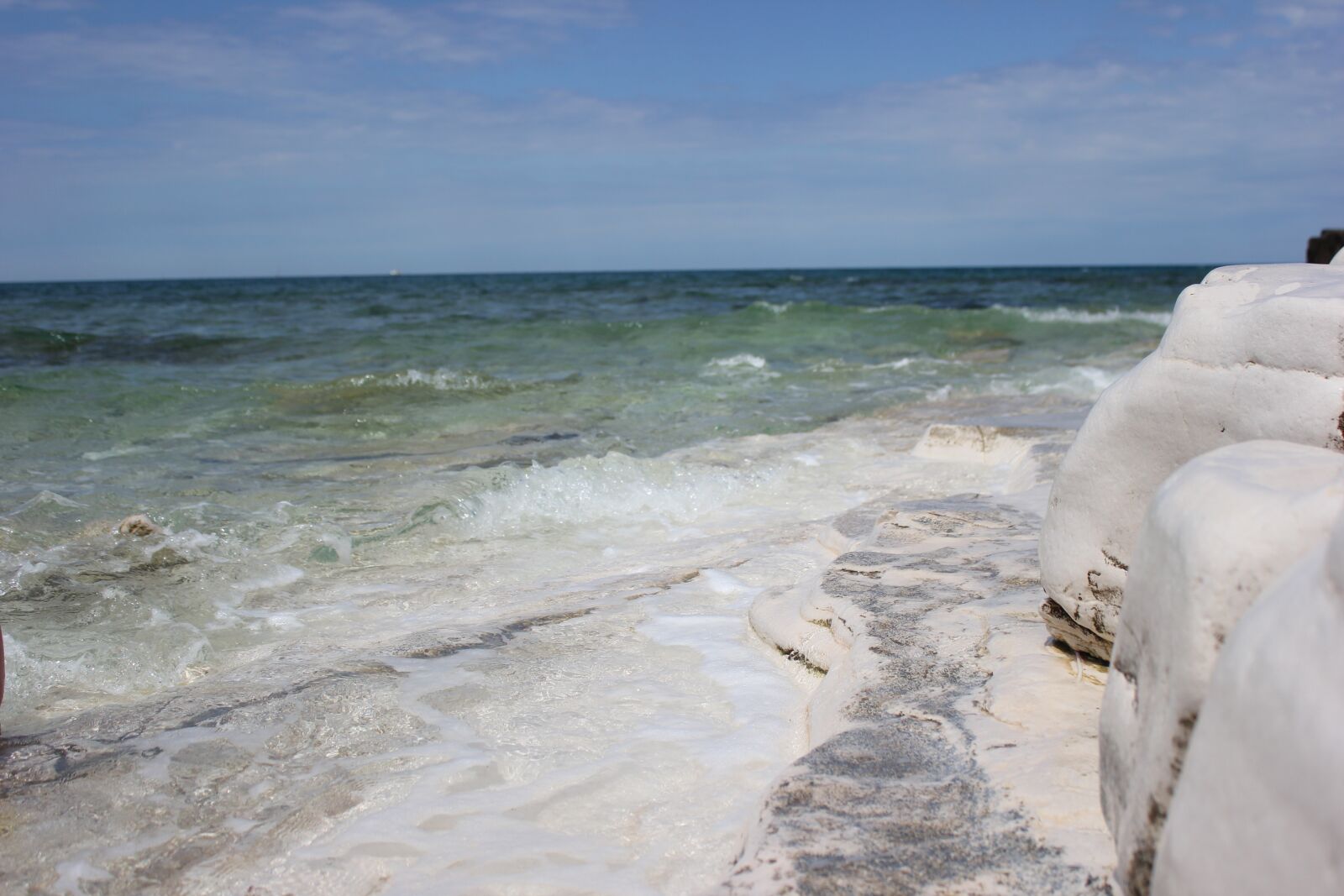 Canon EOS 550D (EOS Rebel T2i / EOS Kiss X4) sample photo. Sea, waves, beach photography