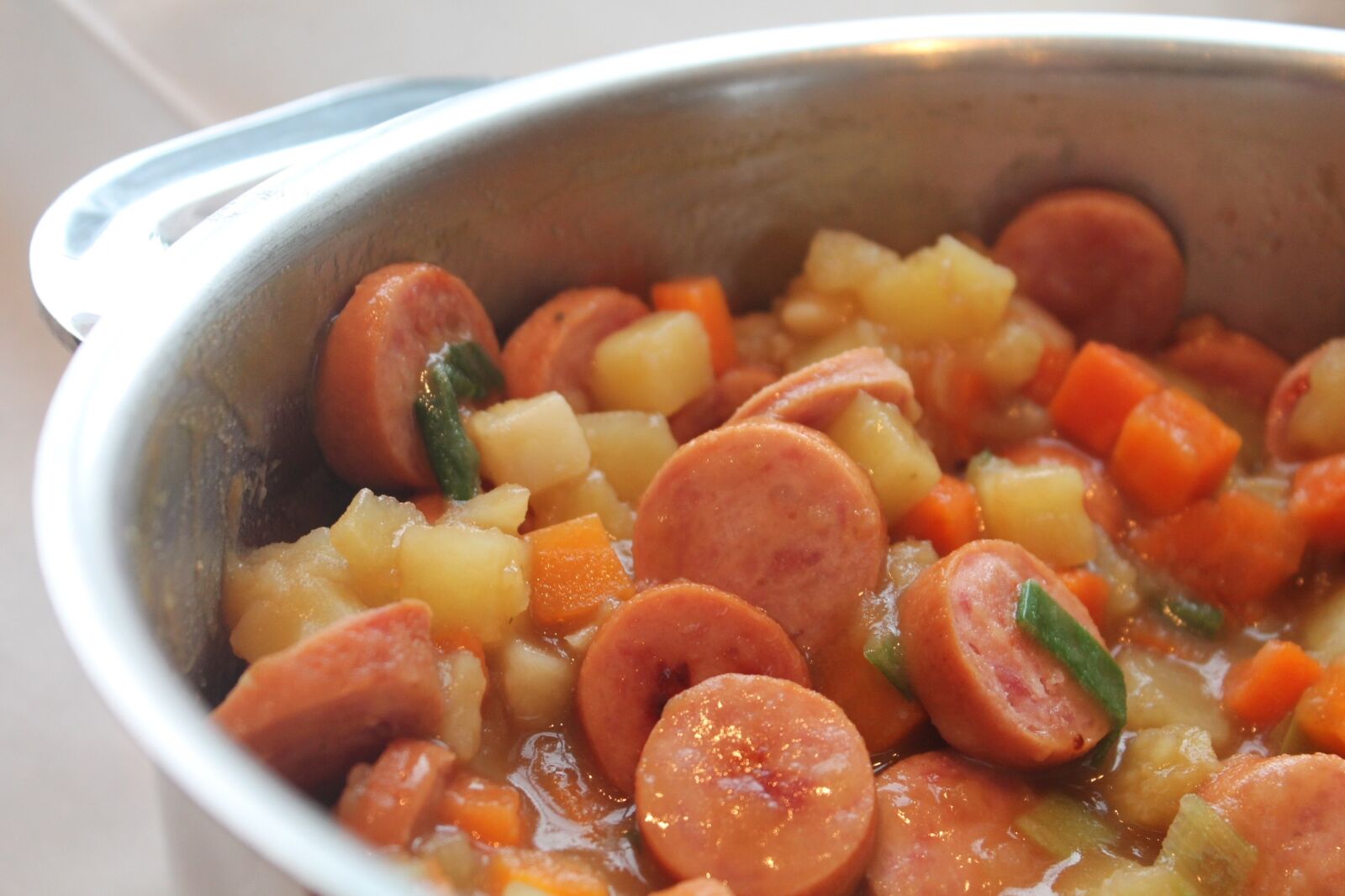 Canon EOS 1100D (EOS Rebel T3 / EOS Kiss X50) sample photo. Sausage, stew, noon tips photography