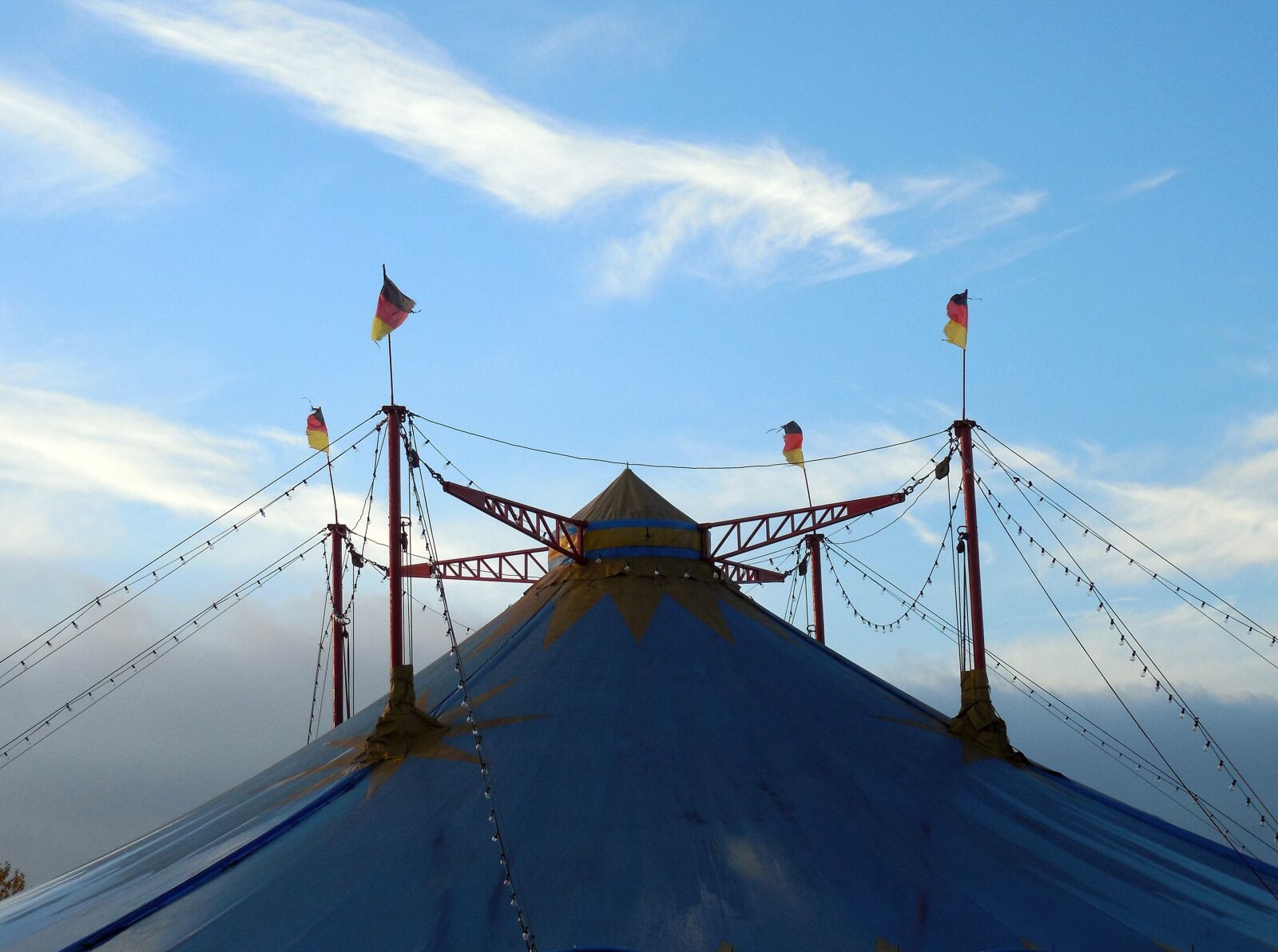 Nikon COOLPIX L620 sample photo. Tent, circus, circus tent photography