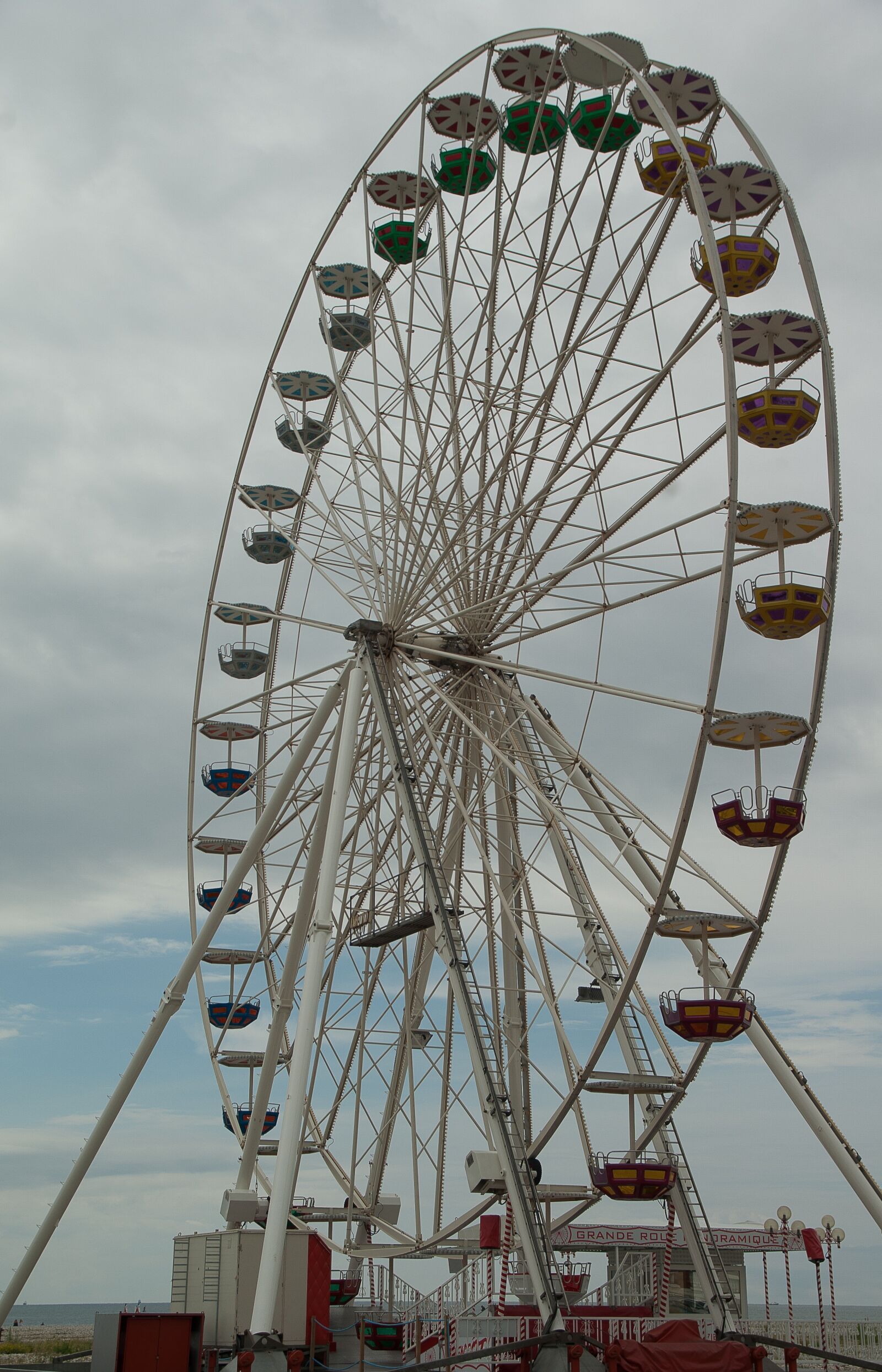 Pentax K10D sample photo. Manege, ferris wheel, fun photography